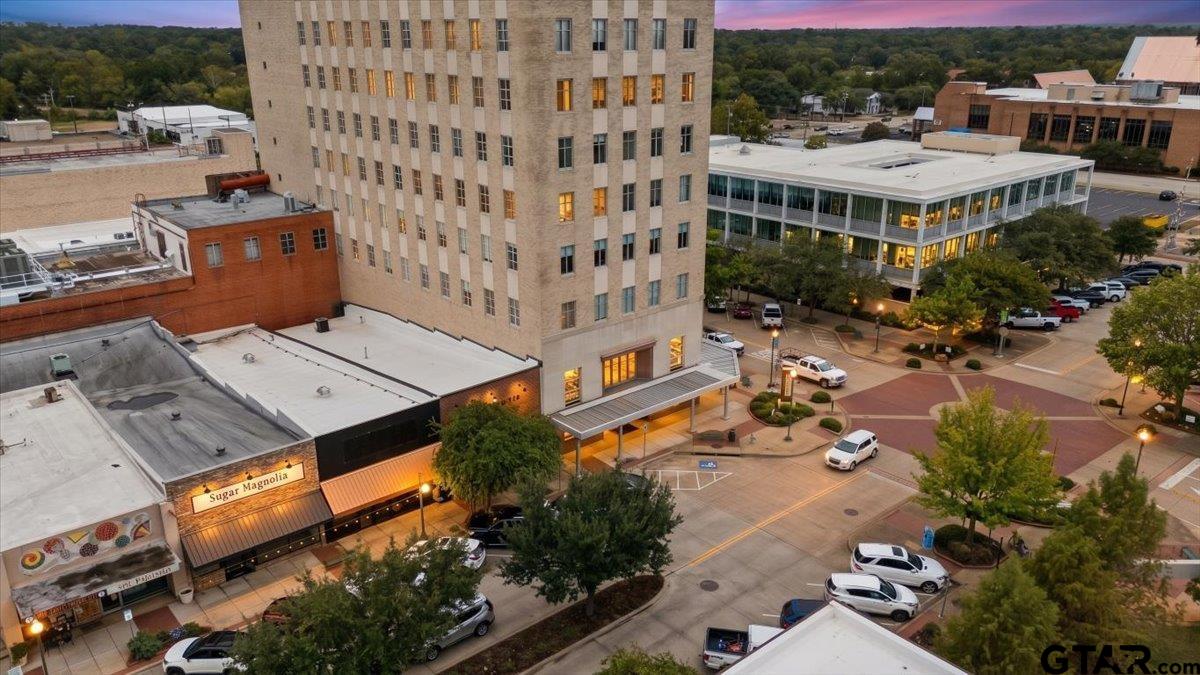 208 N Fredonia St. Property Photo 4