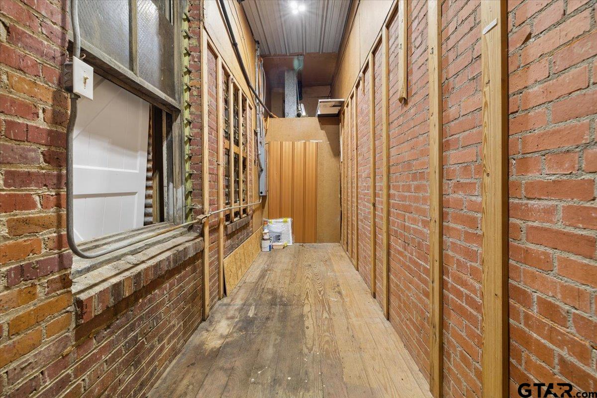 208 N Fredonia St. Property Photo 17