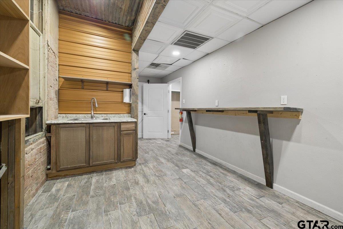 208 N Fredonia St. Property Photo 18