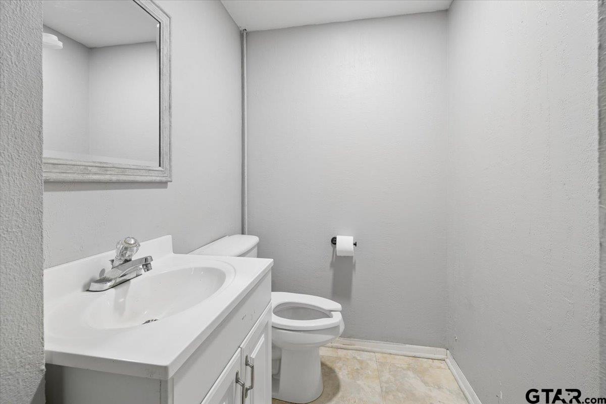 208 N Fredonia St. Property Photo 19