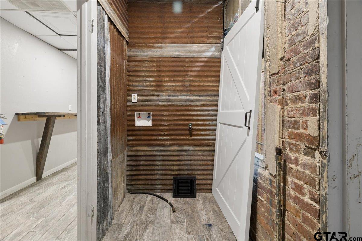 208 N Fredonia St. Property Photo 28