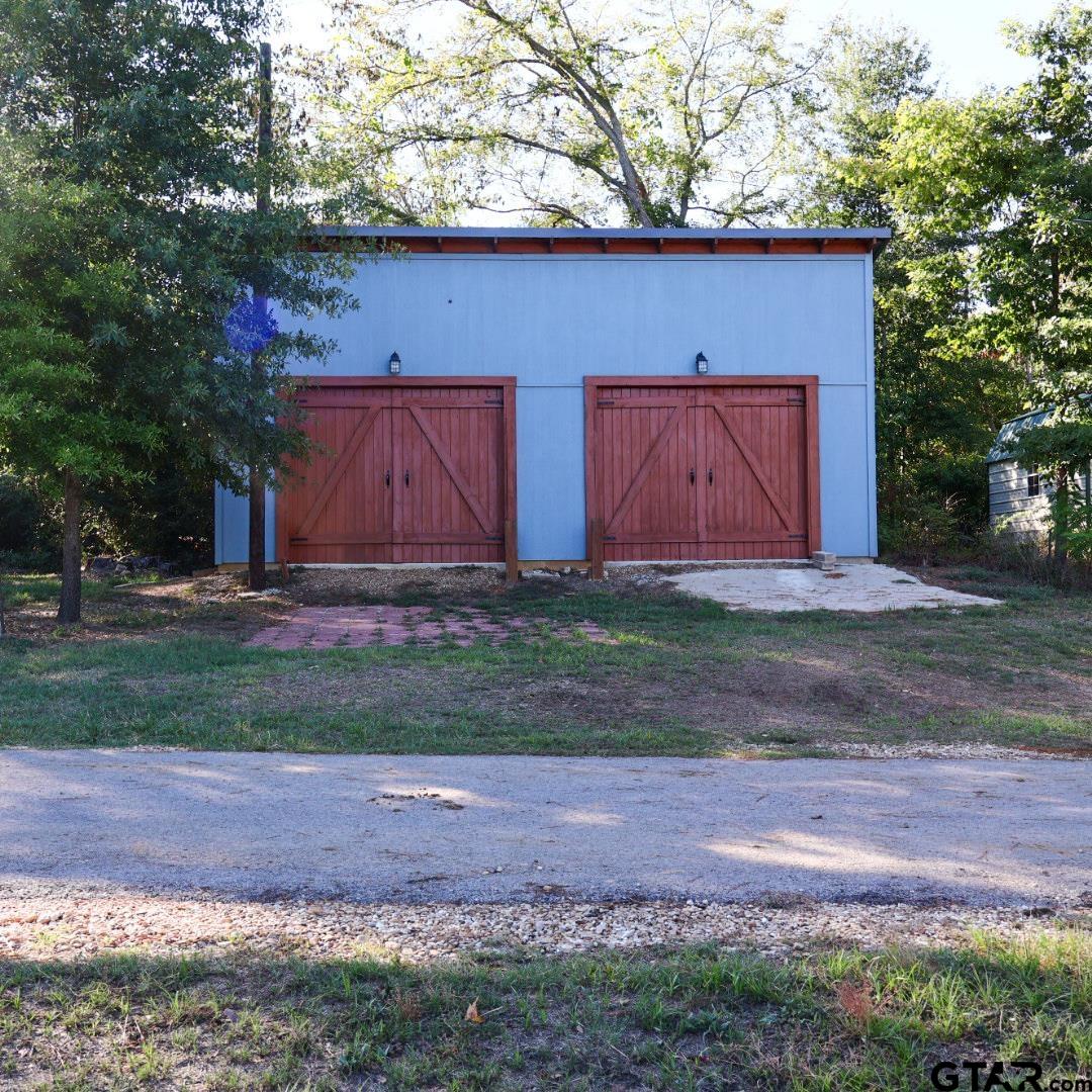 20034 Northside Drive Property Photo 9
