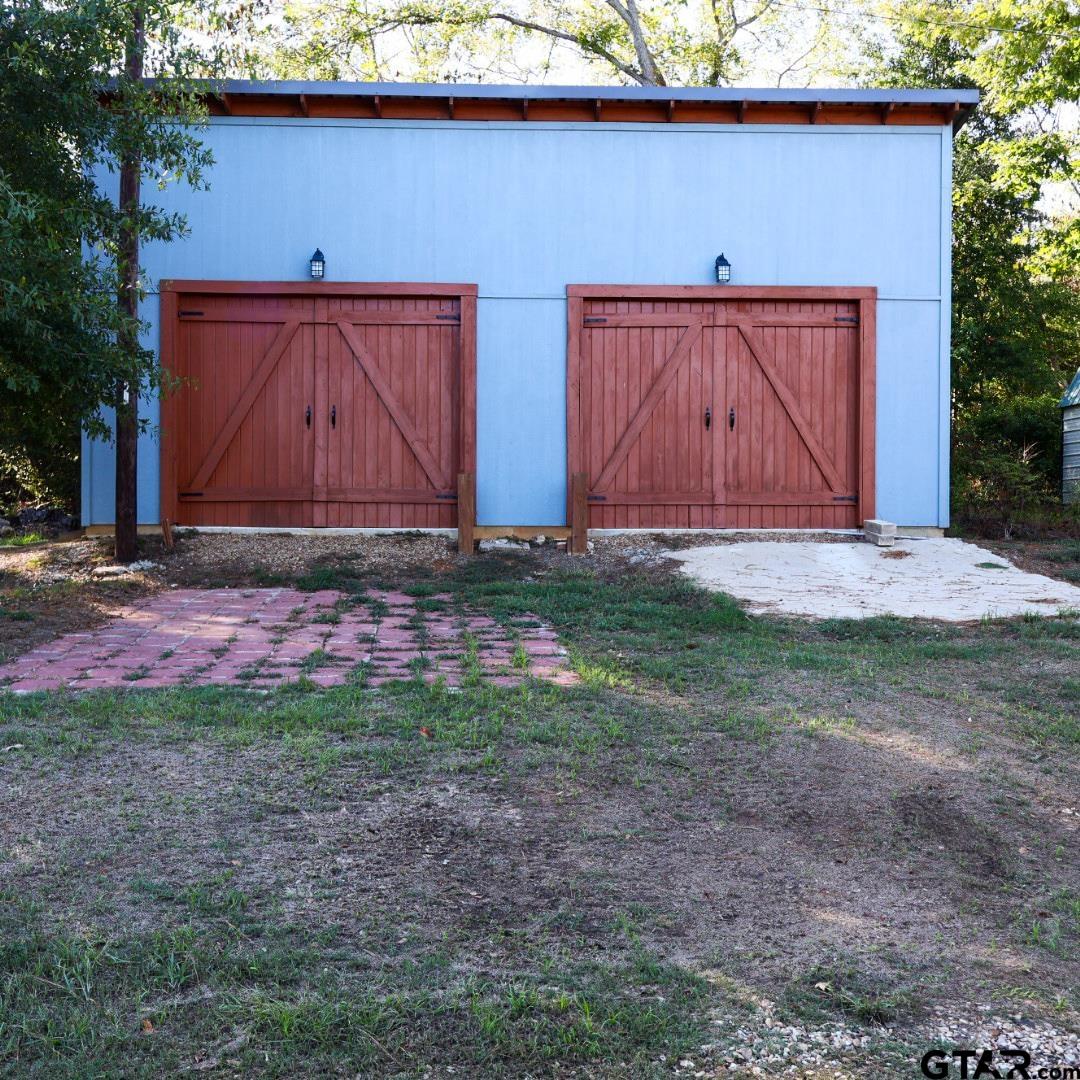 20034 Northside Drive Property Photo 10