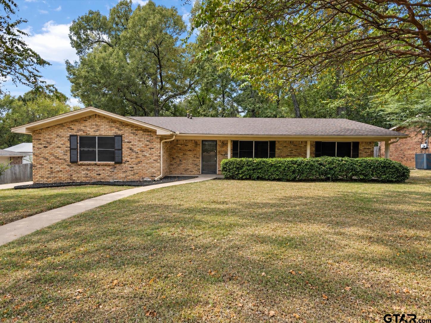 411 N Glencrest Property Photo 1