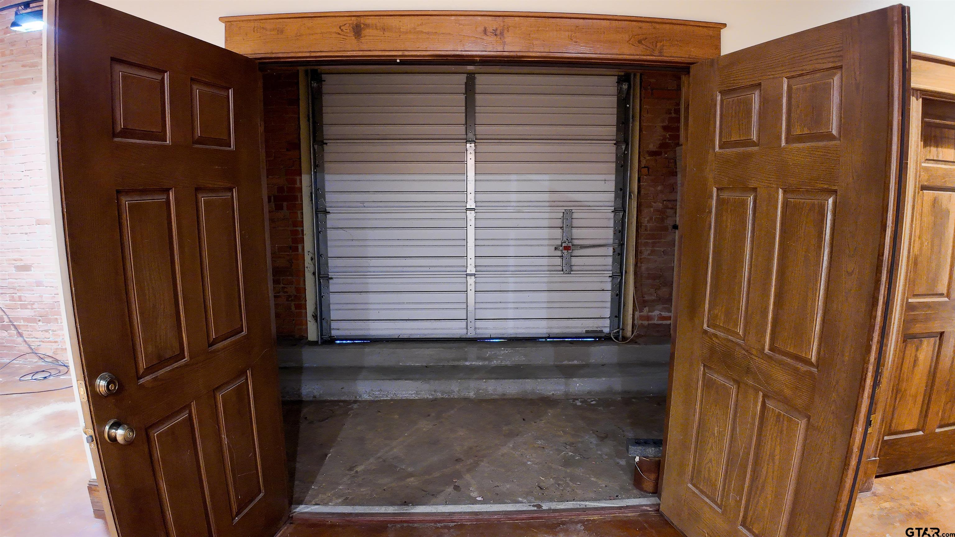110 N Houston Property Photo 10