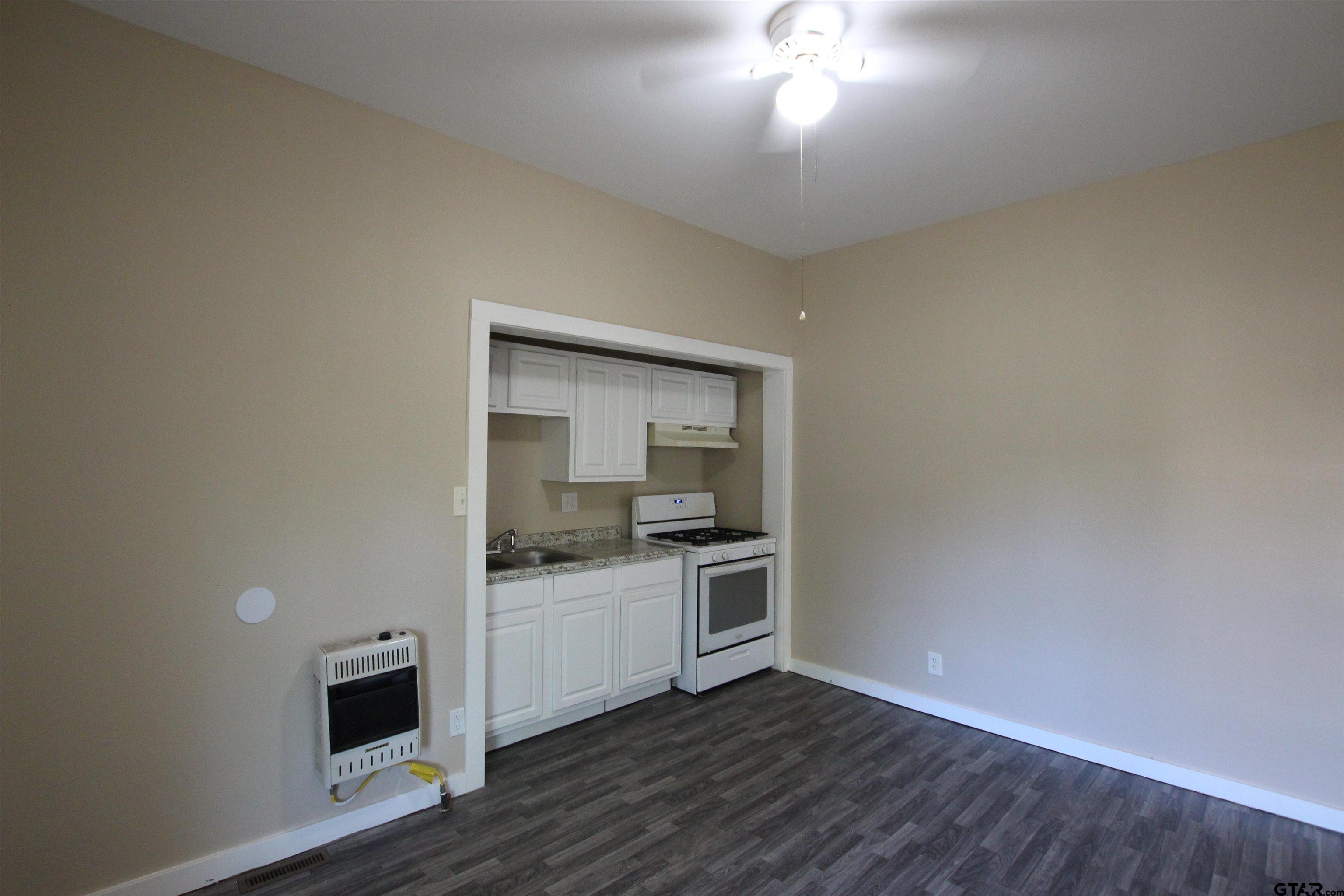 1010 S Bennett Ave Unit C Property Photo 3