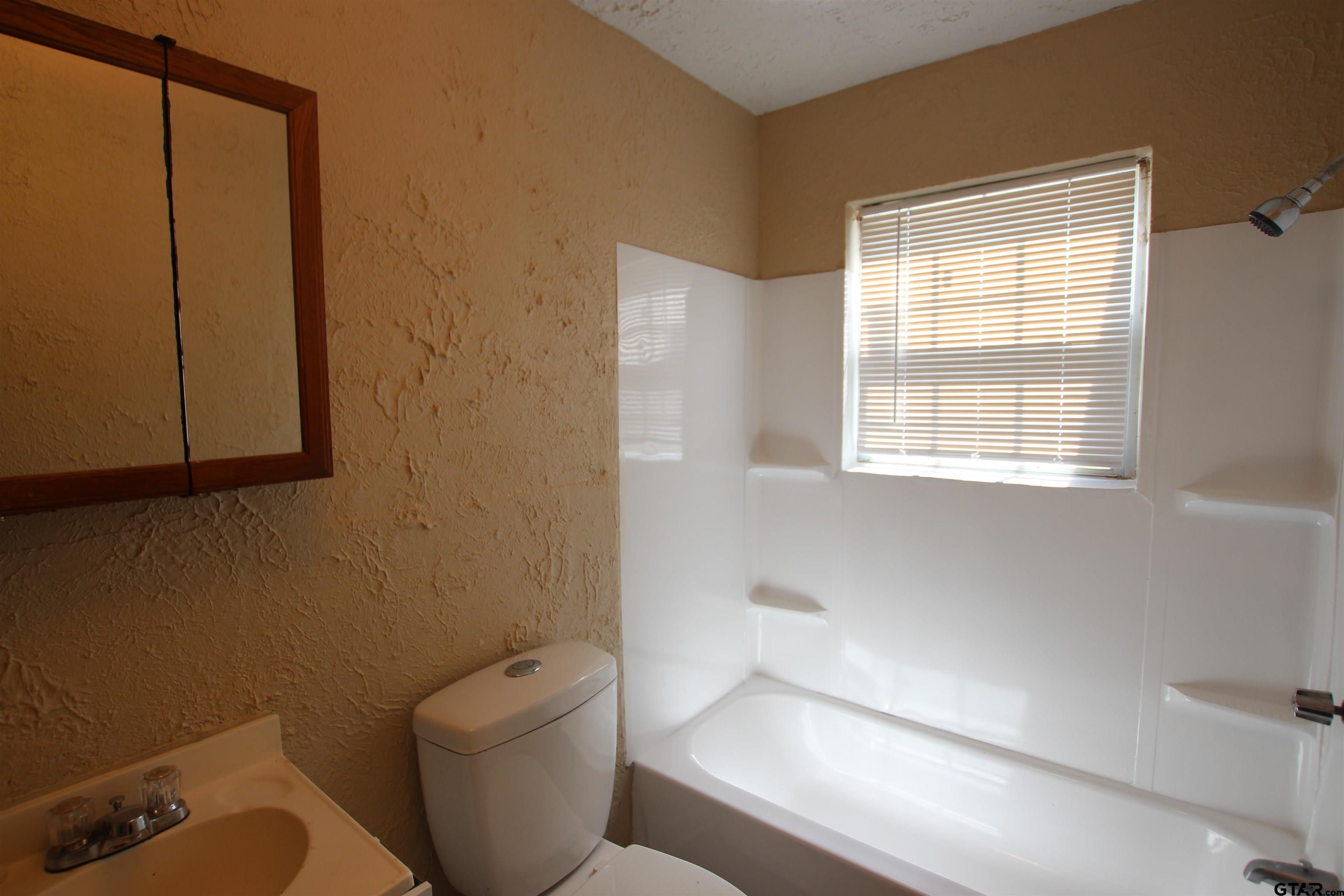 1010 S Bennett Ave Unit C Property Photo 9