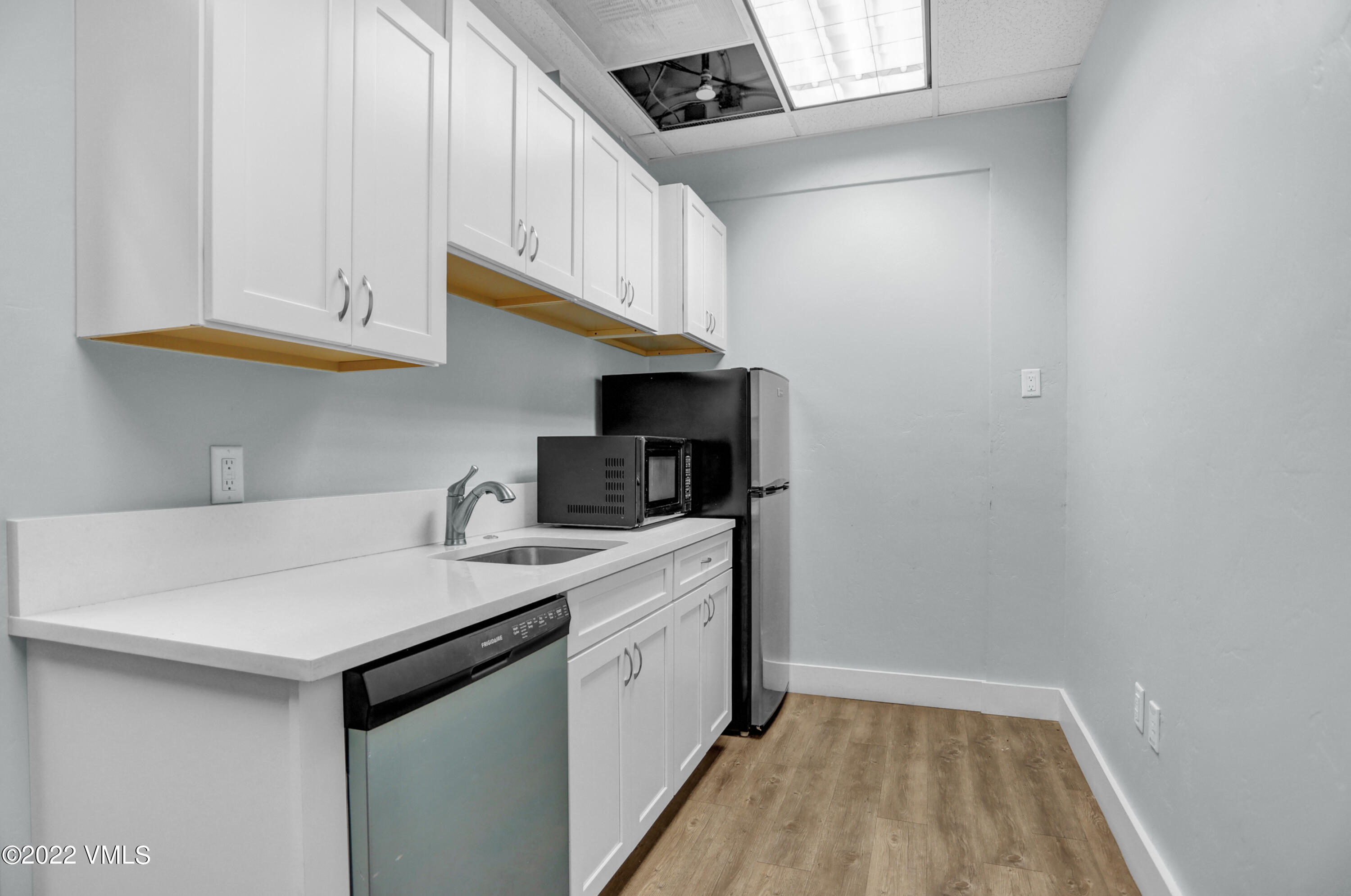 90 Benchmark Road, 102 & 103 Property Photo 10