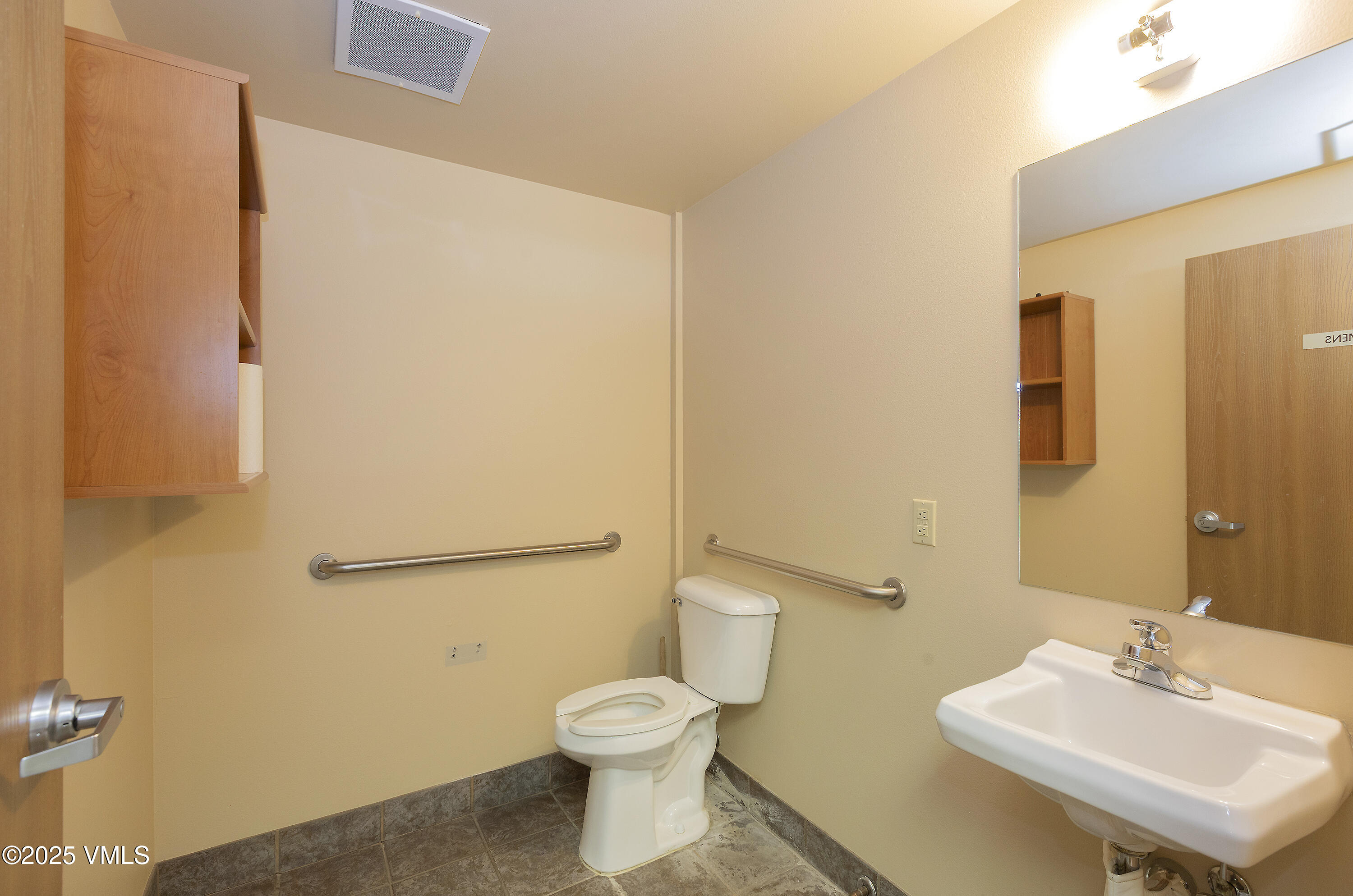 936 Chambers, A11 Property Photo 24
