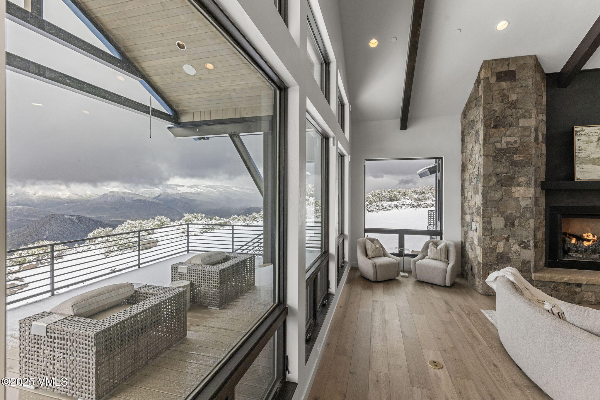 966 Webb Peak Property Photo 3