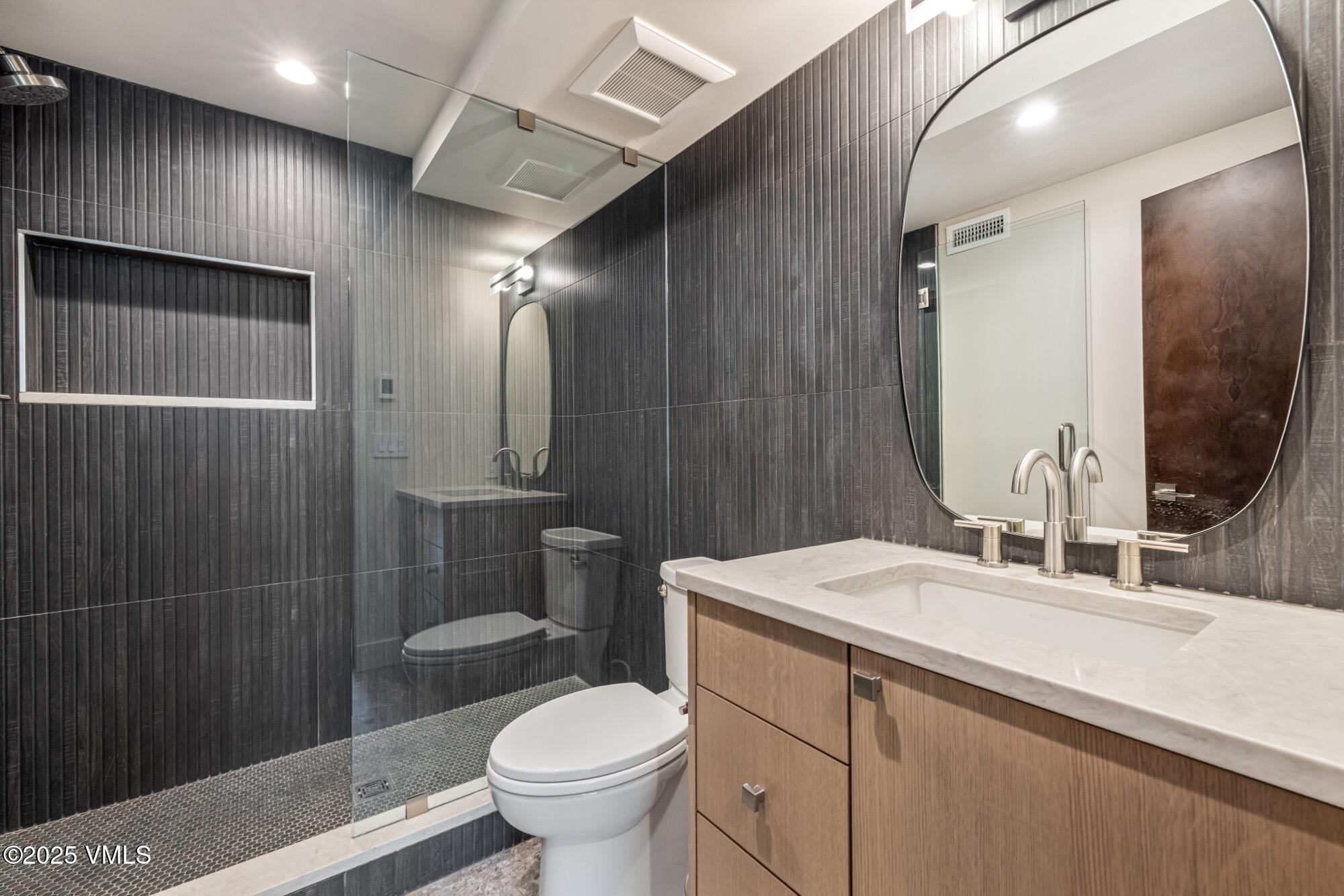 5074 Main Gore Drive S, B Property Photo 34