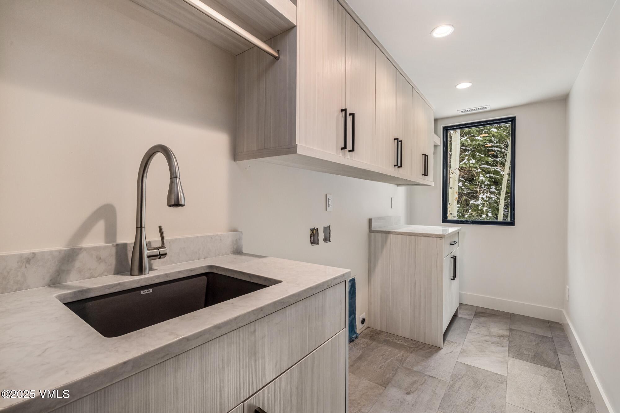 5074 Main Gore Drive S, B Property Photo 47