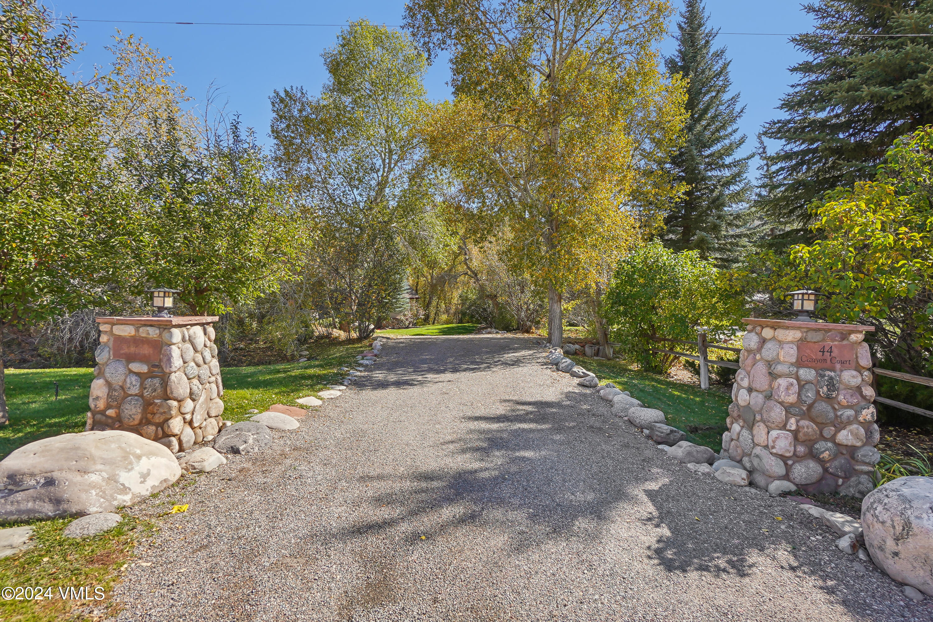 44 Canyon Court Property Photo 5