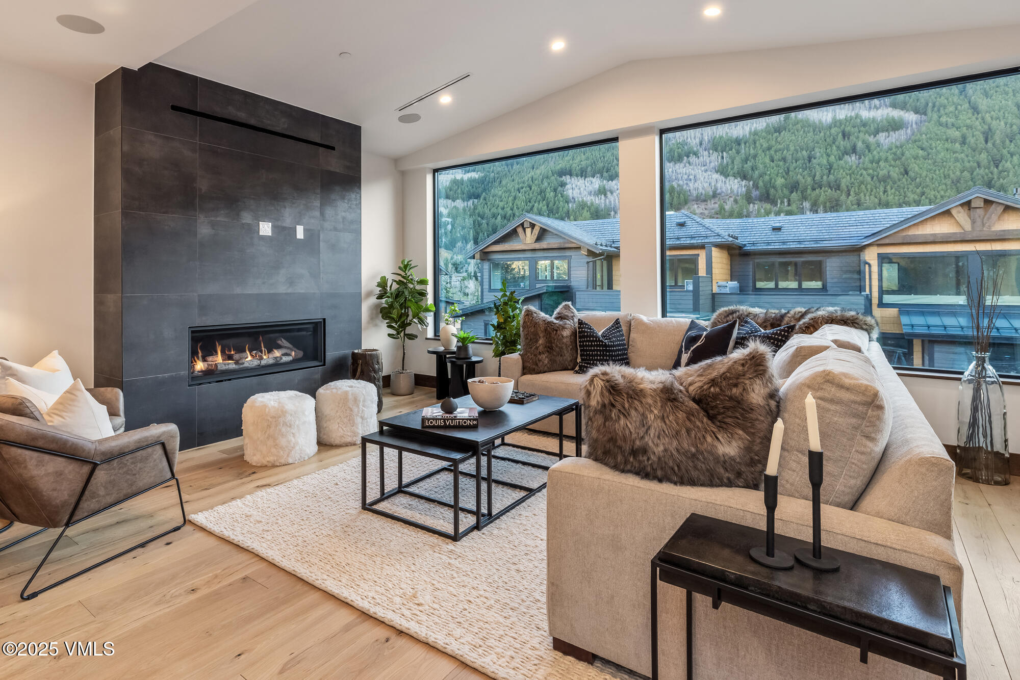 200 Goldfinch Lane, 1b Property Photo 2