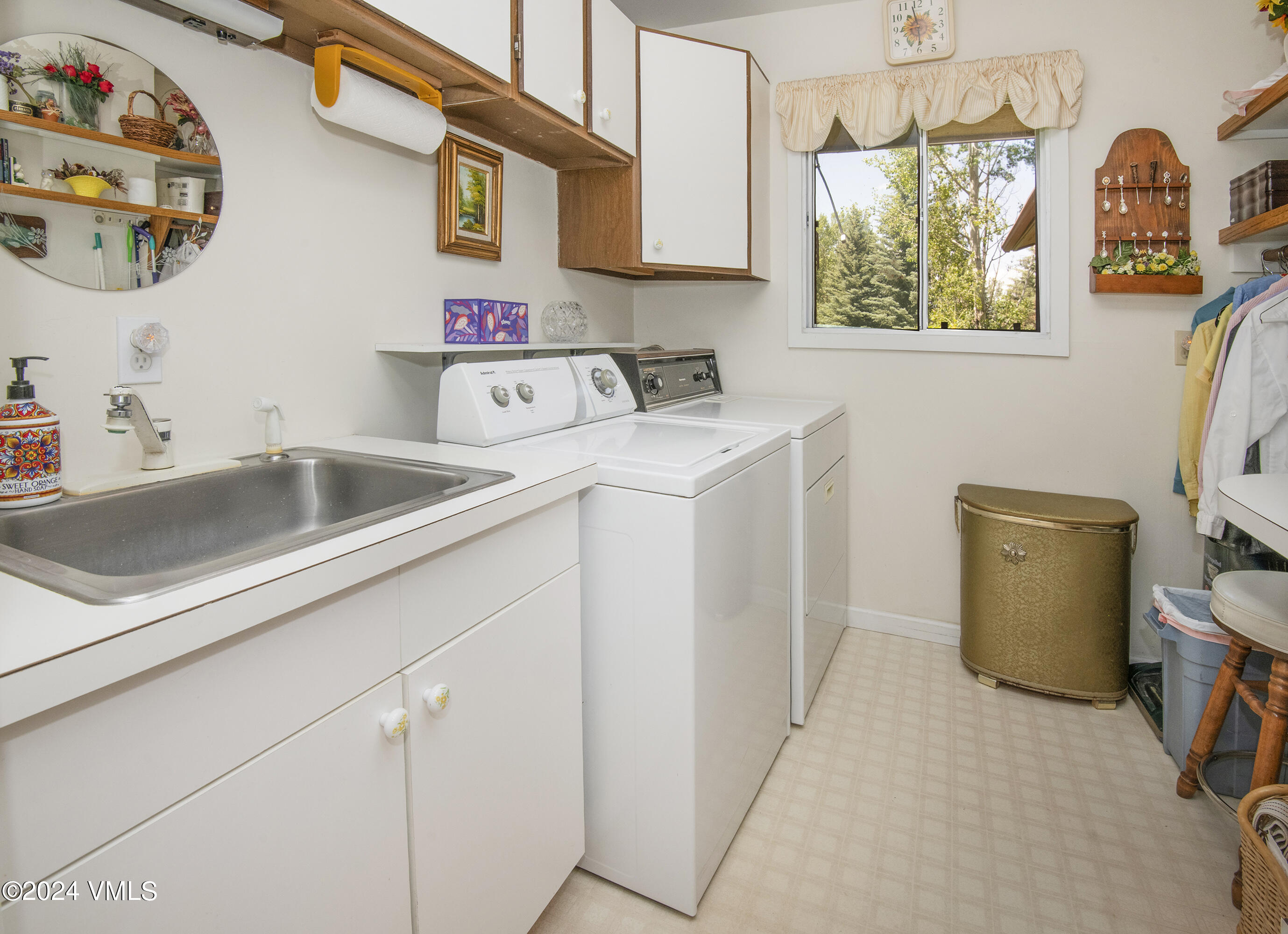 9001 Brush Creek Road Property Photo 23
