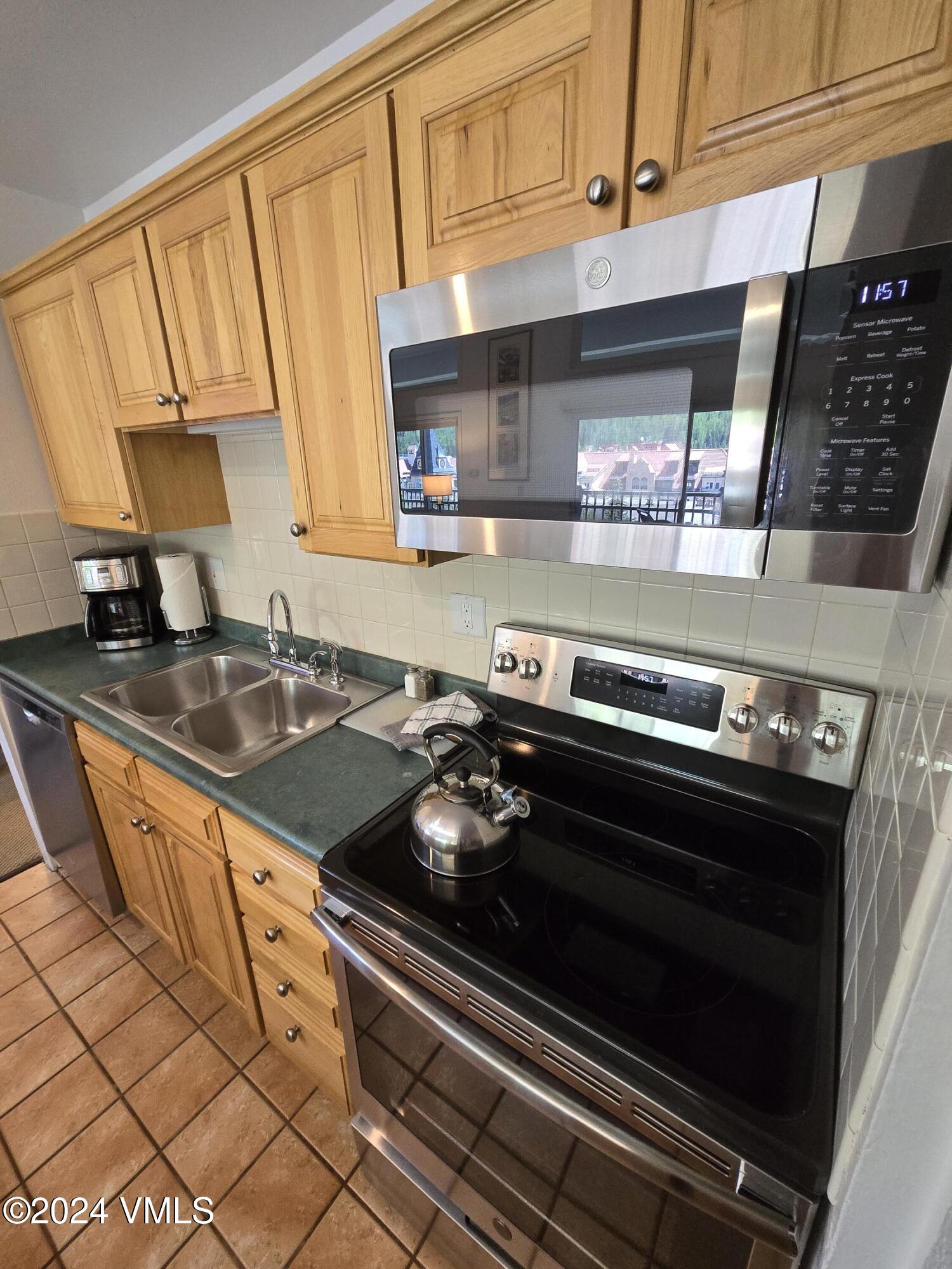 508 E Lionshead Circle, 305-14 Property Photo 15