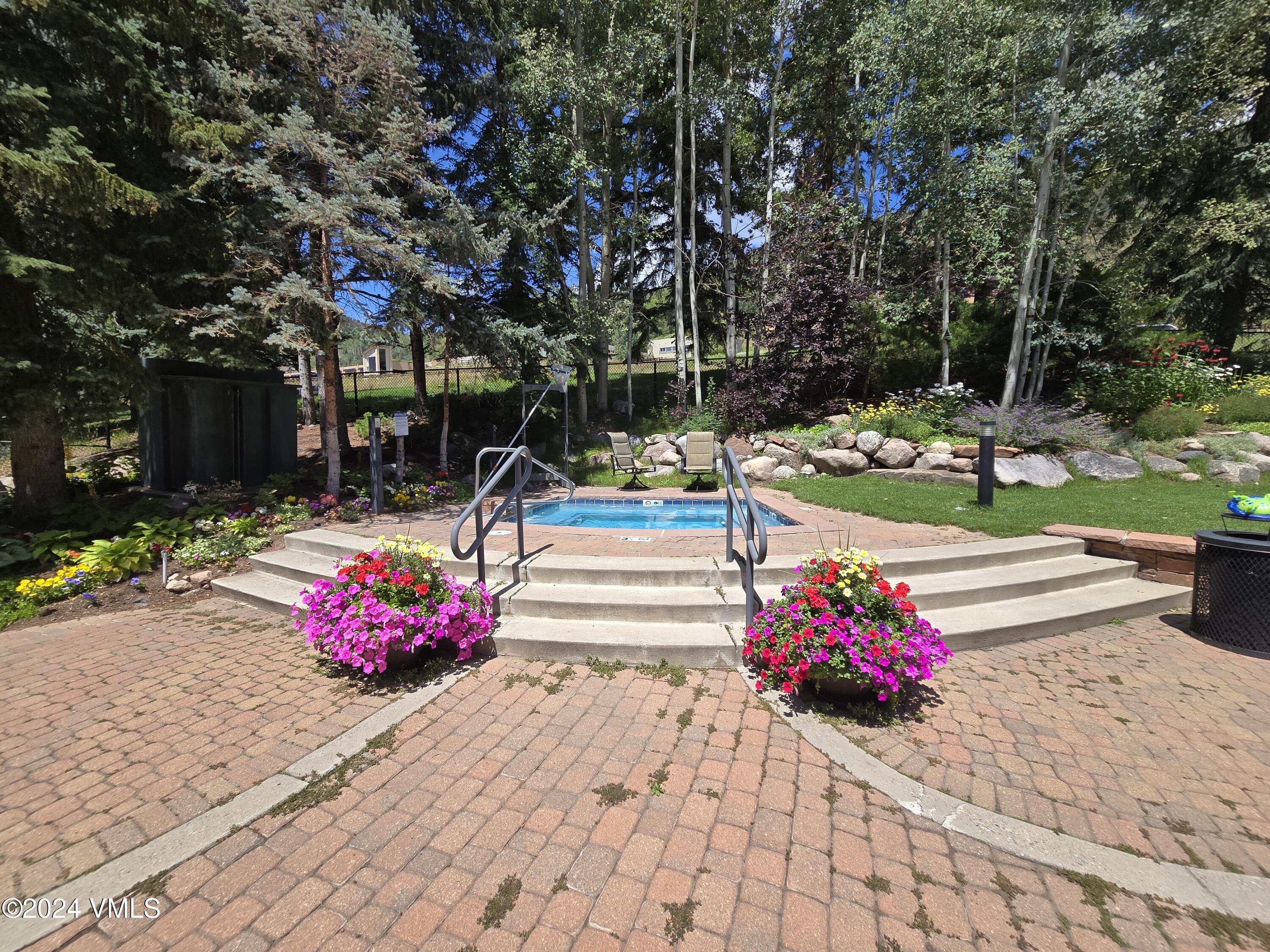 508 E Lionshead Circle, 305-14 Property Photo 18