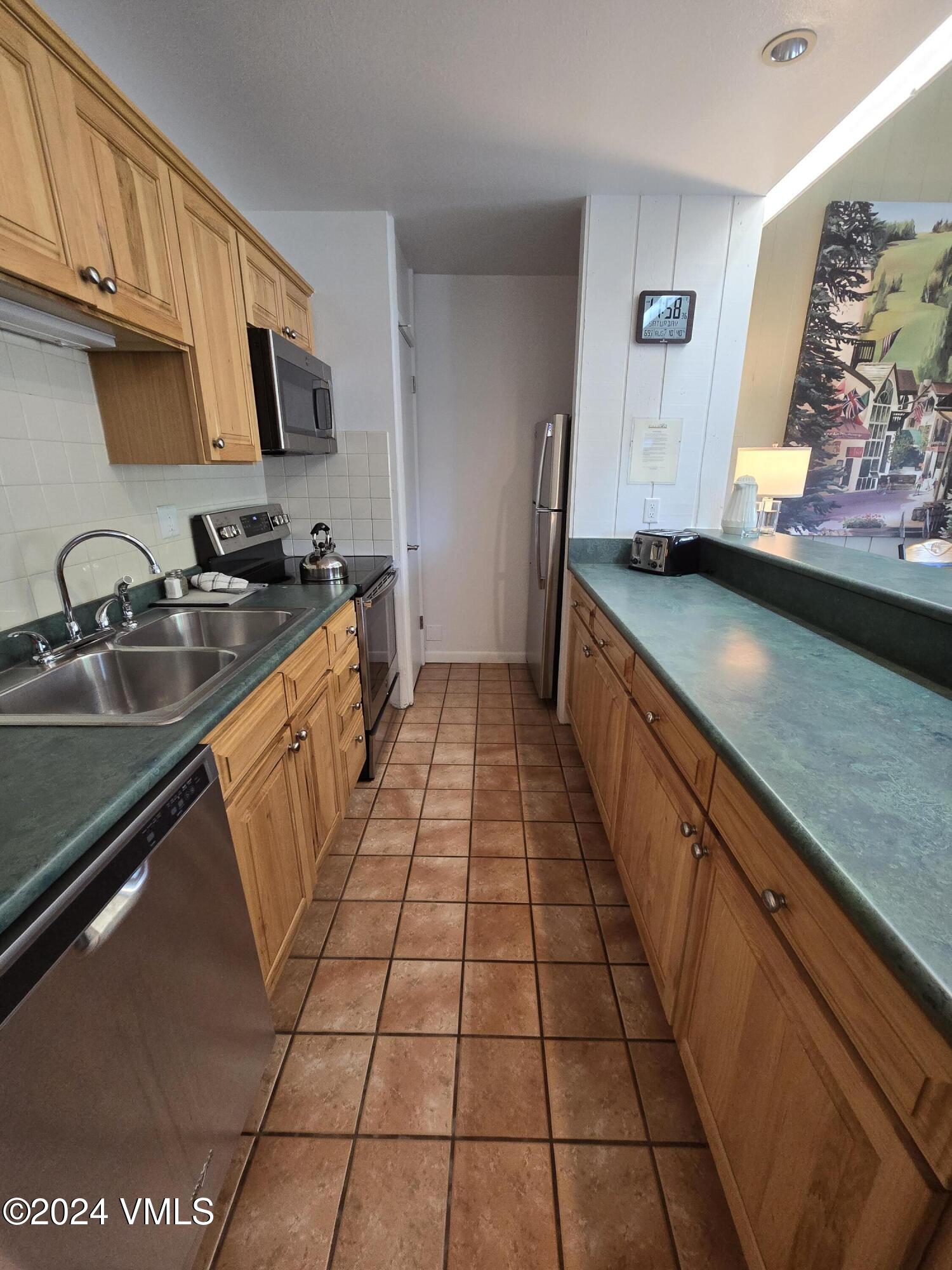 508 E Lionshead Circle, 309-13 Property Photo 15