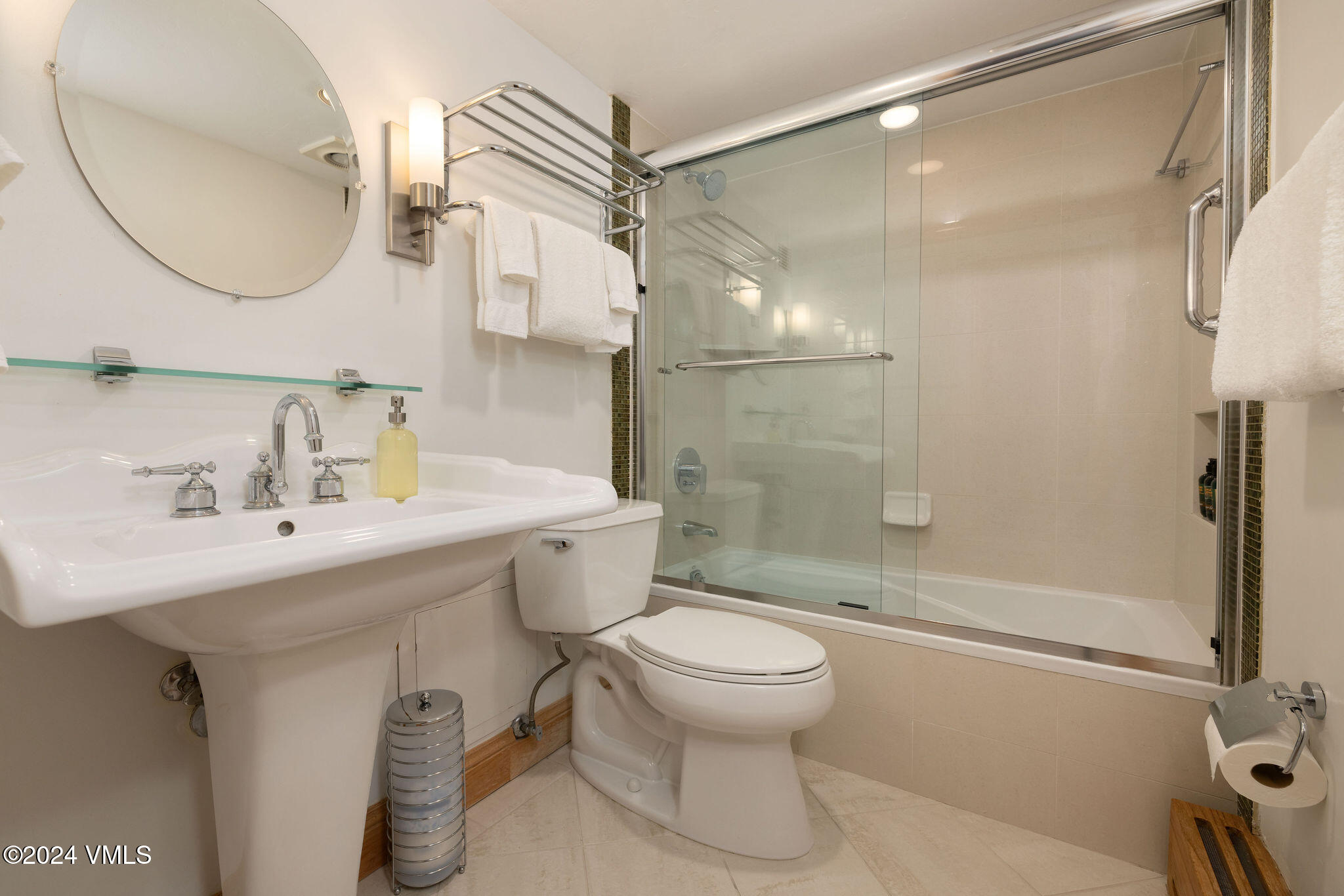 292 E Meadow Drive, #106 Property Photo 12
