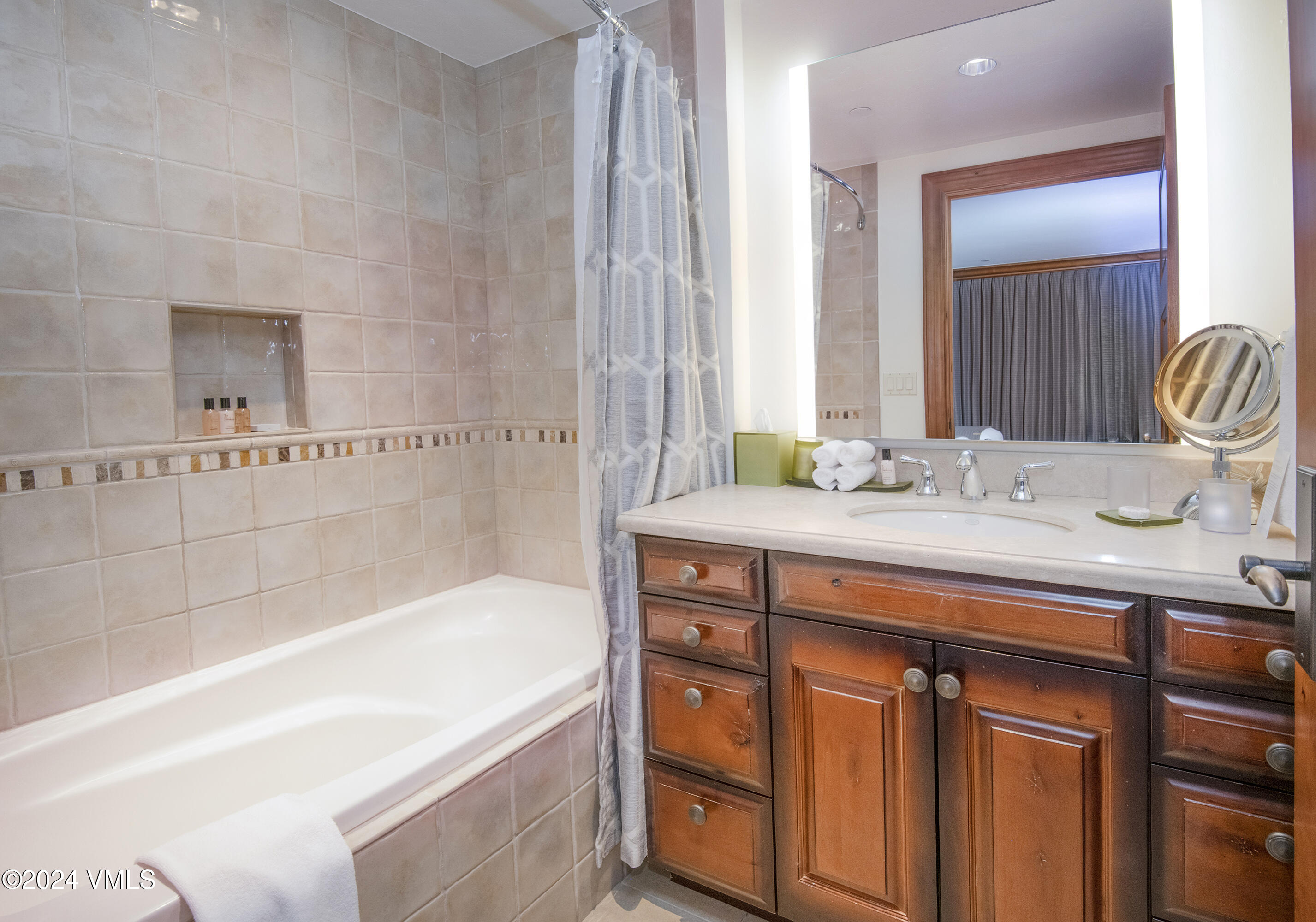 100 E Thomas Place, 3055 - Week 50 Property Photo 7