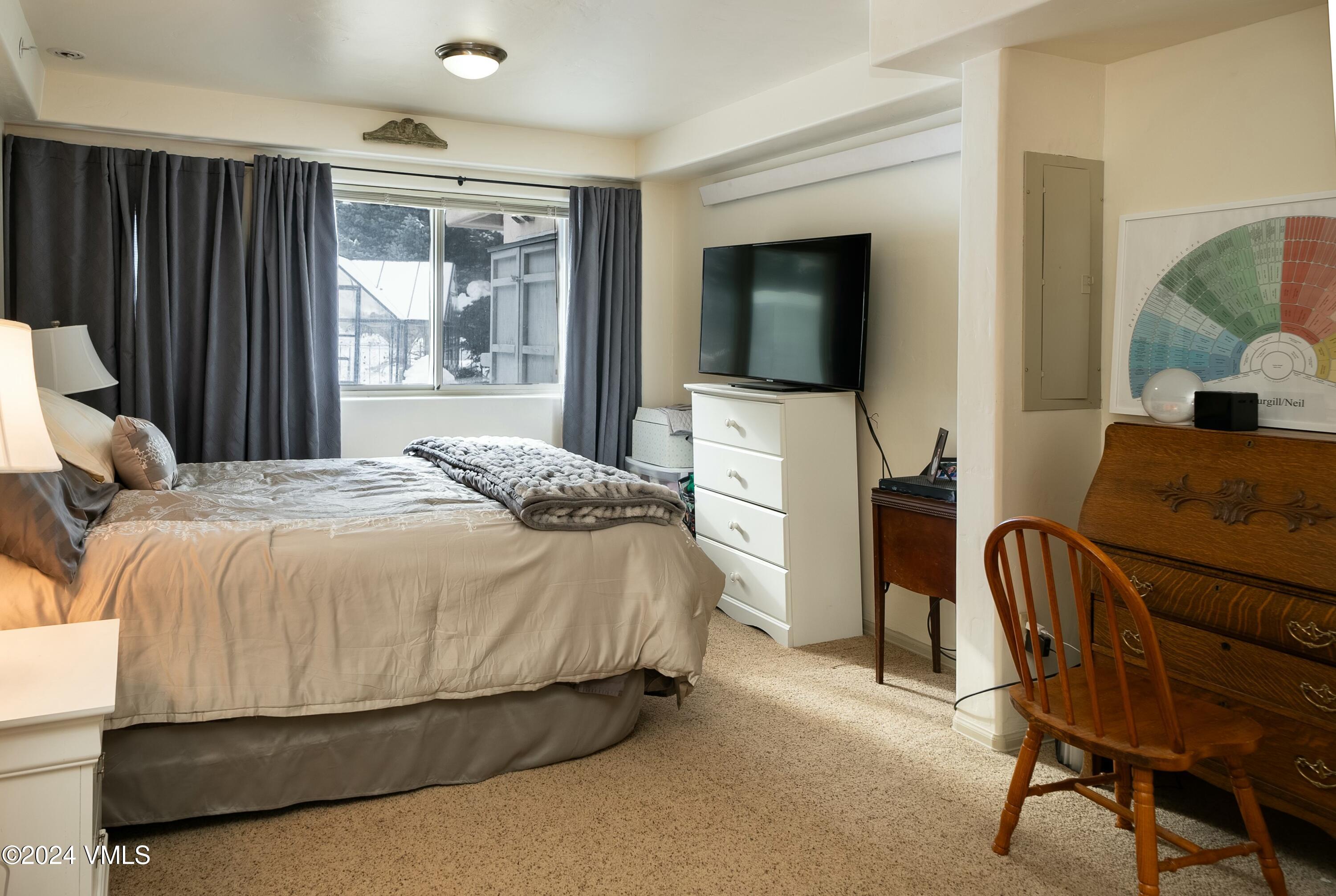 228 & 238 W Beaver Creek Boulevard, A & B Property Photo 12