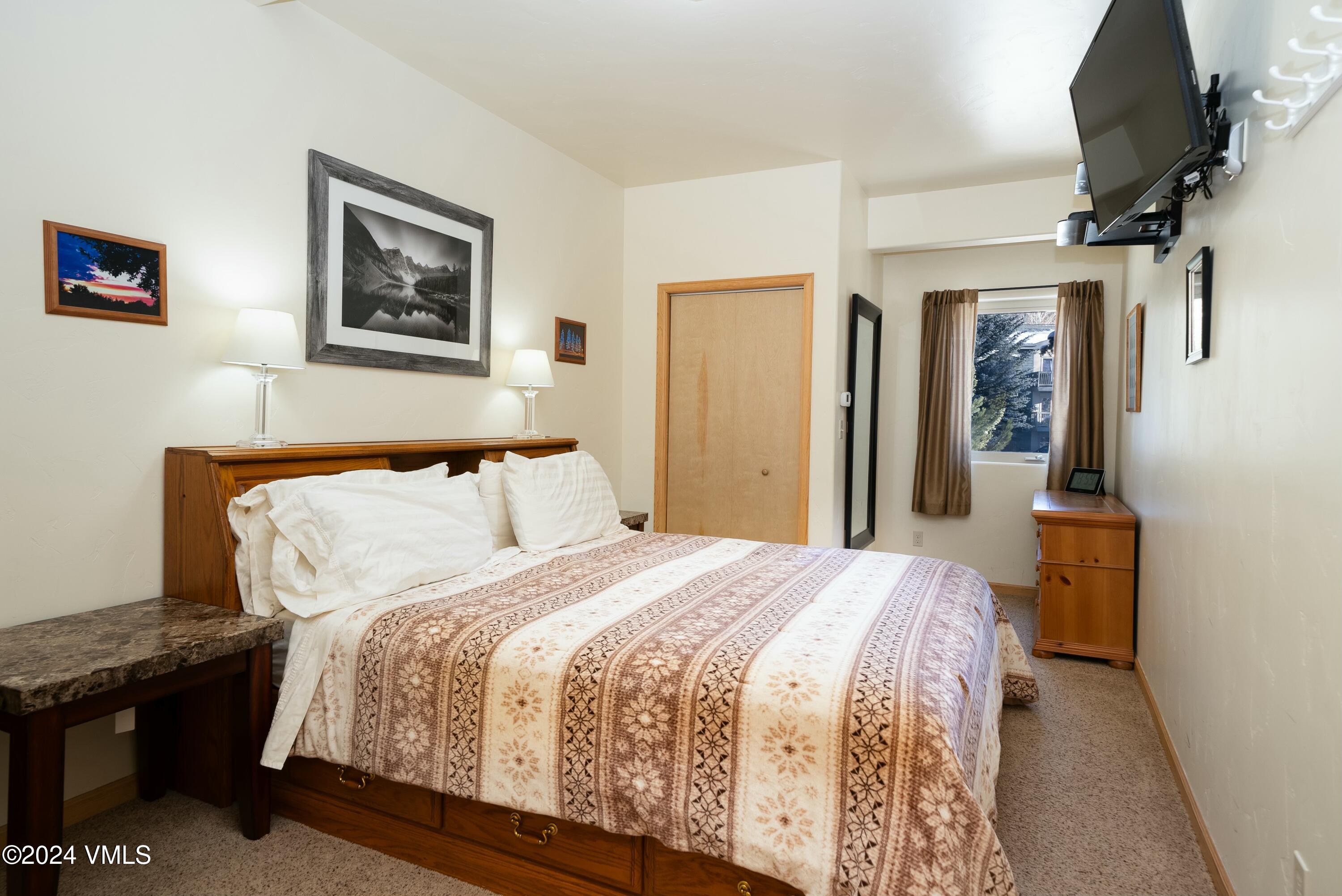 228 & 238 W Beaver Creek Boulevard, A & B Property Photo 23