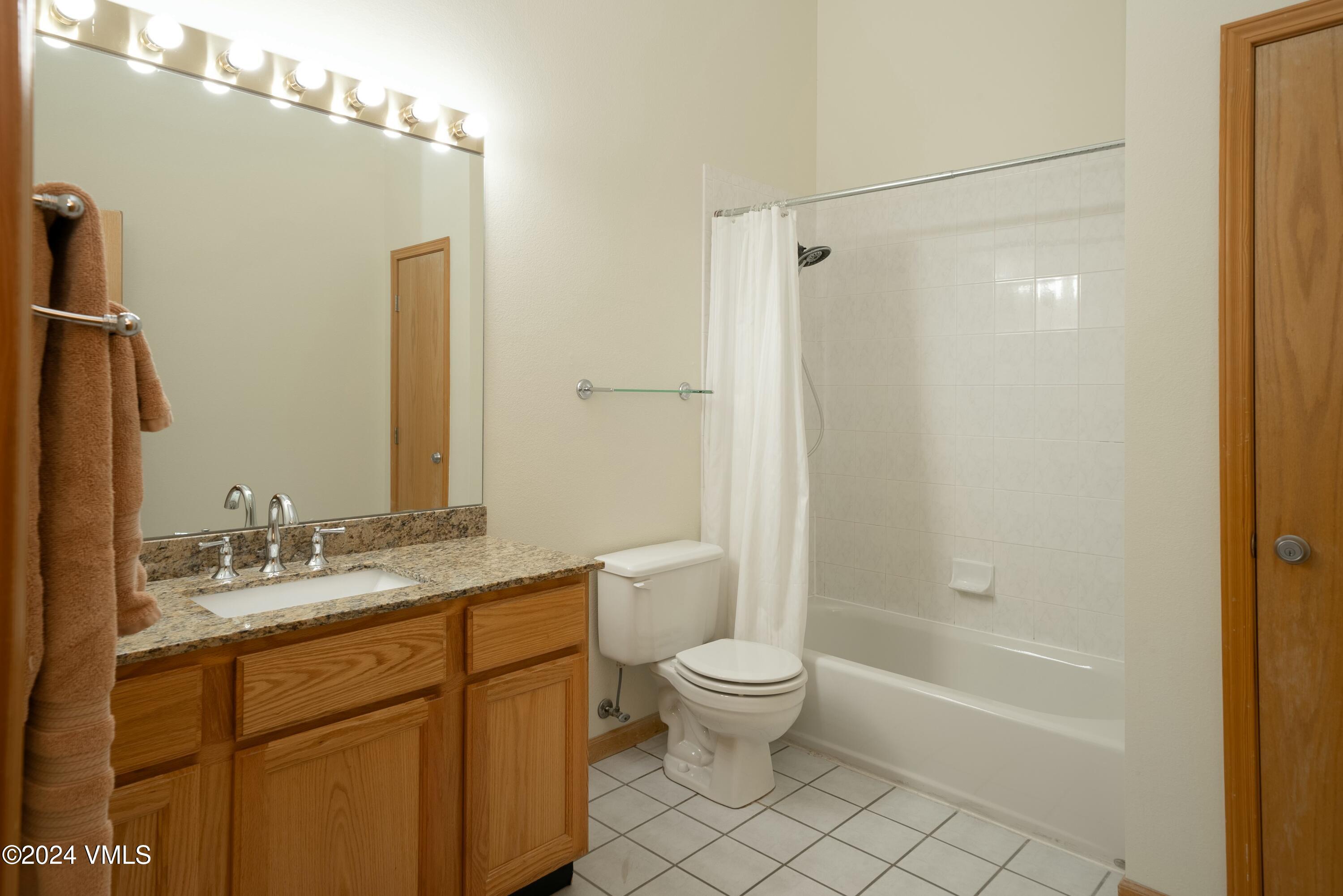 228 & 238 W Beaver Creek Boulevard, A & B Property Photo 67