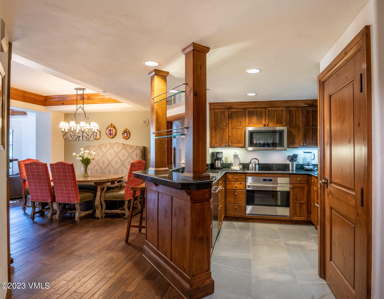 242 E Meadow Drive, 201-6 Property Photo 7