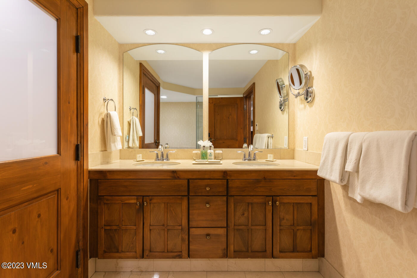 242 E Meadow Drive, 201-6 Property Photo 26