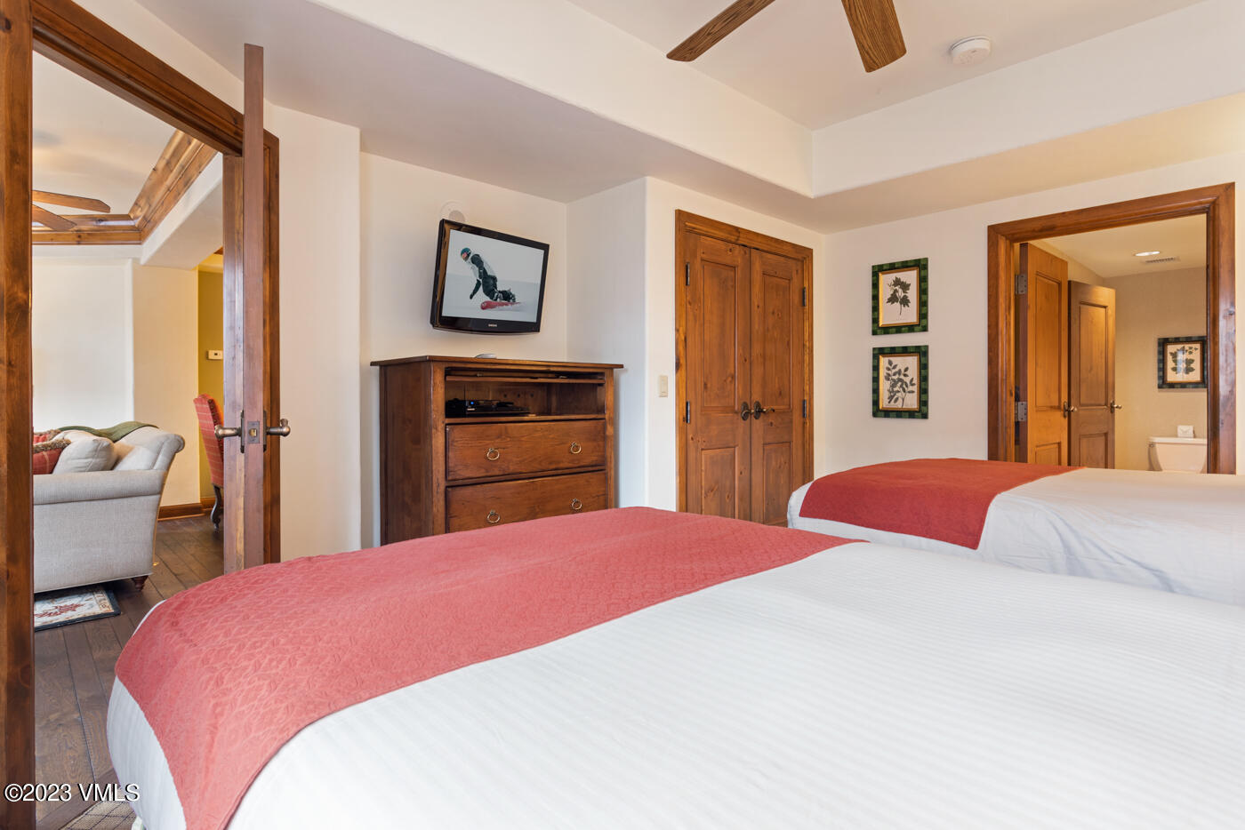 242 E Meadow Drive, 201-6 Property Photo 40