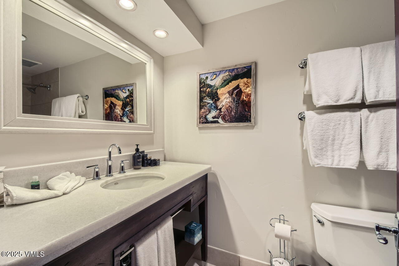 26 Avondale Lane, 103-h Property Photo 6