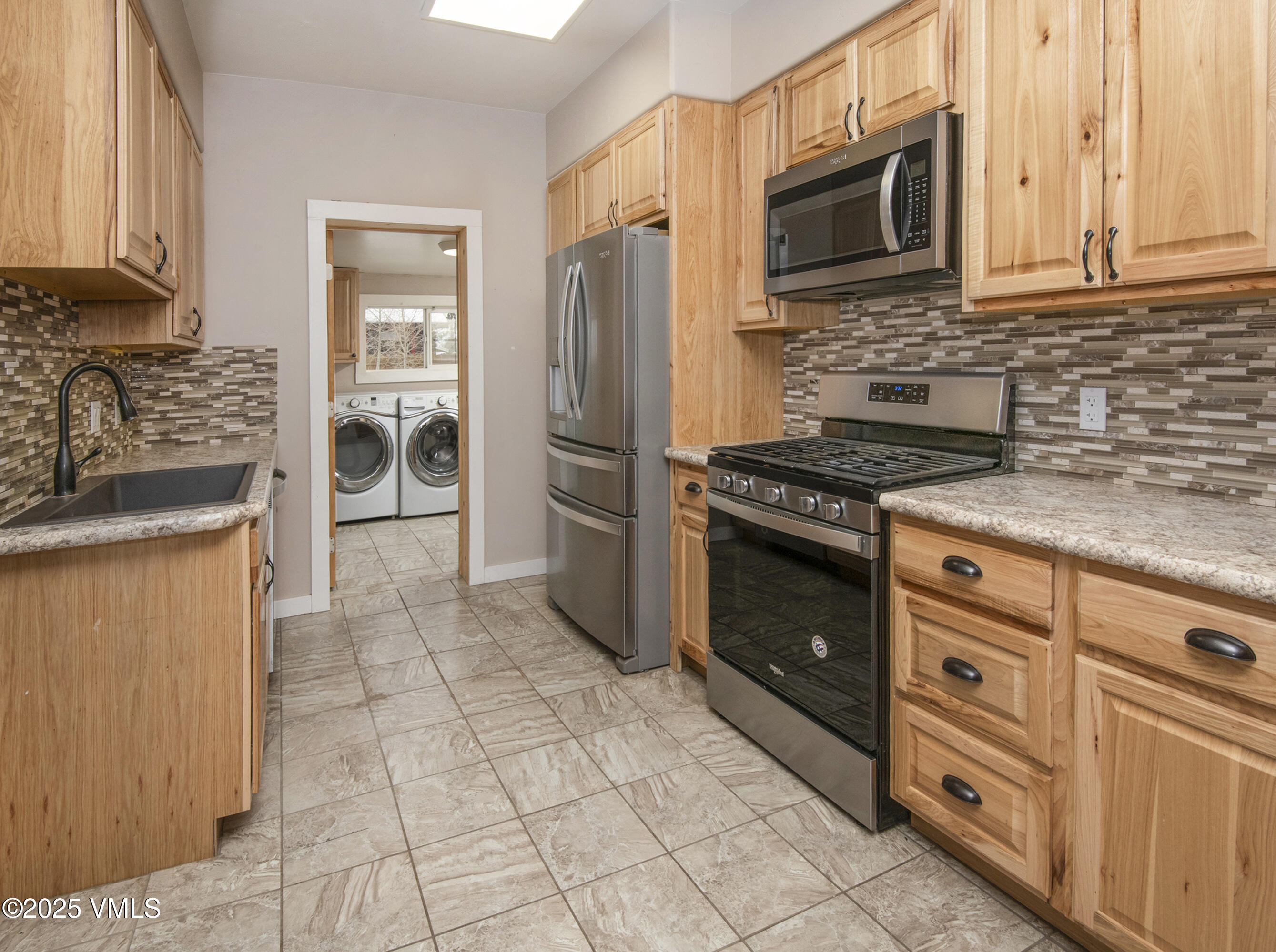 432 W Fifth Street Property Photo 8