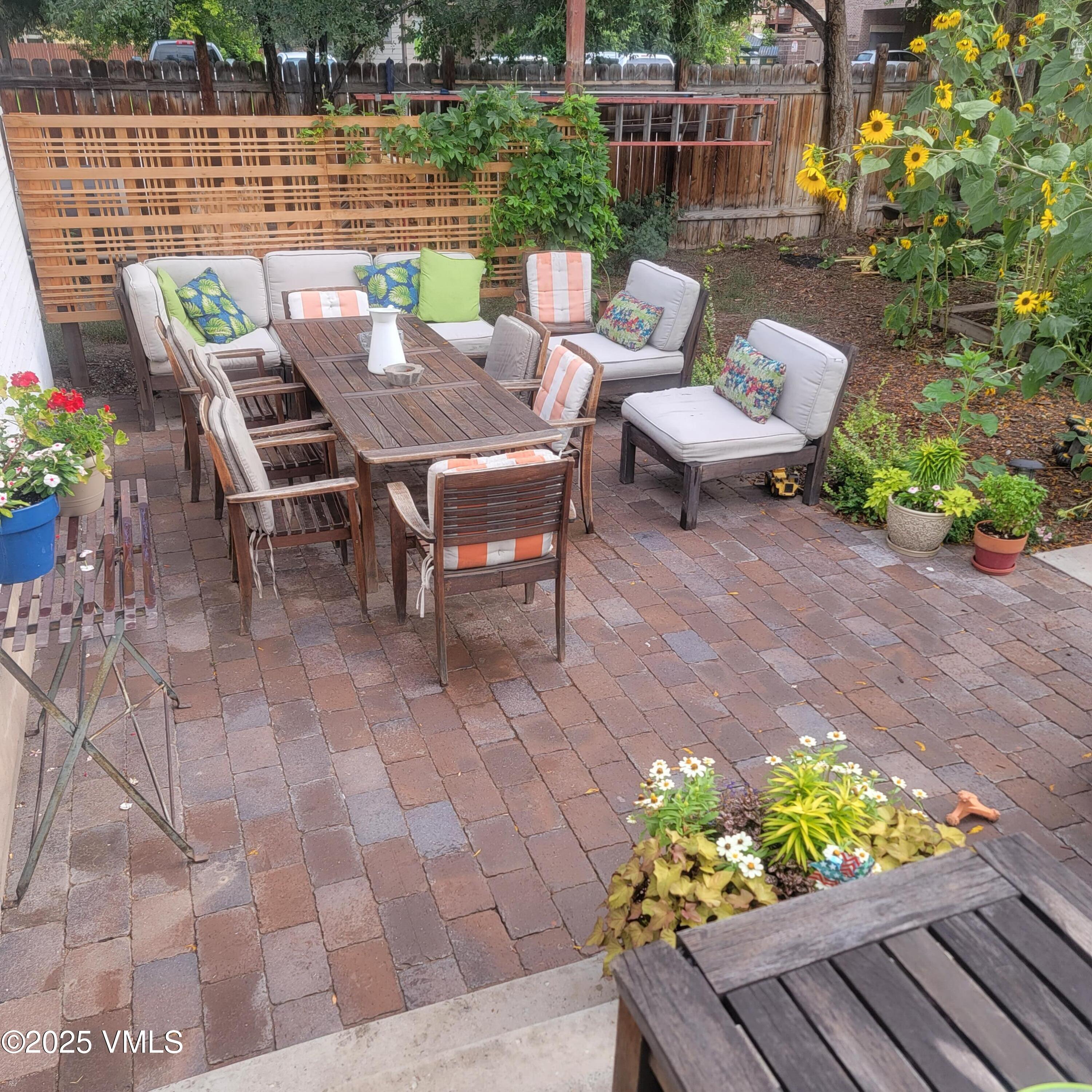 304 Wall Street Property Photo 37