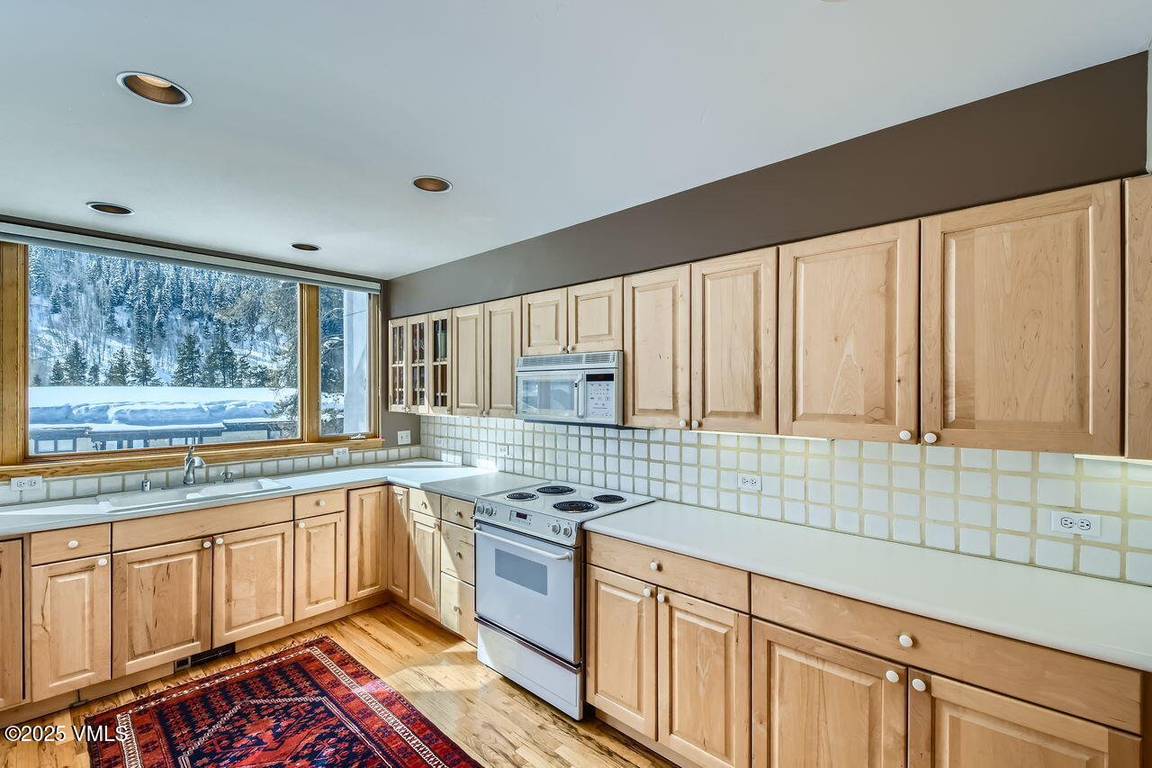 4173 Spruce Way Property Photo 9