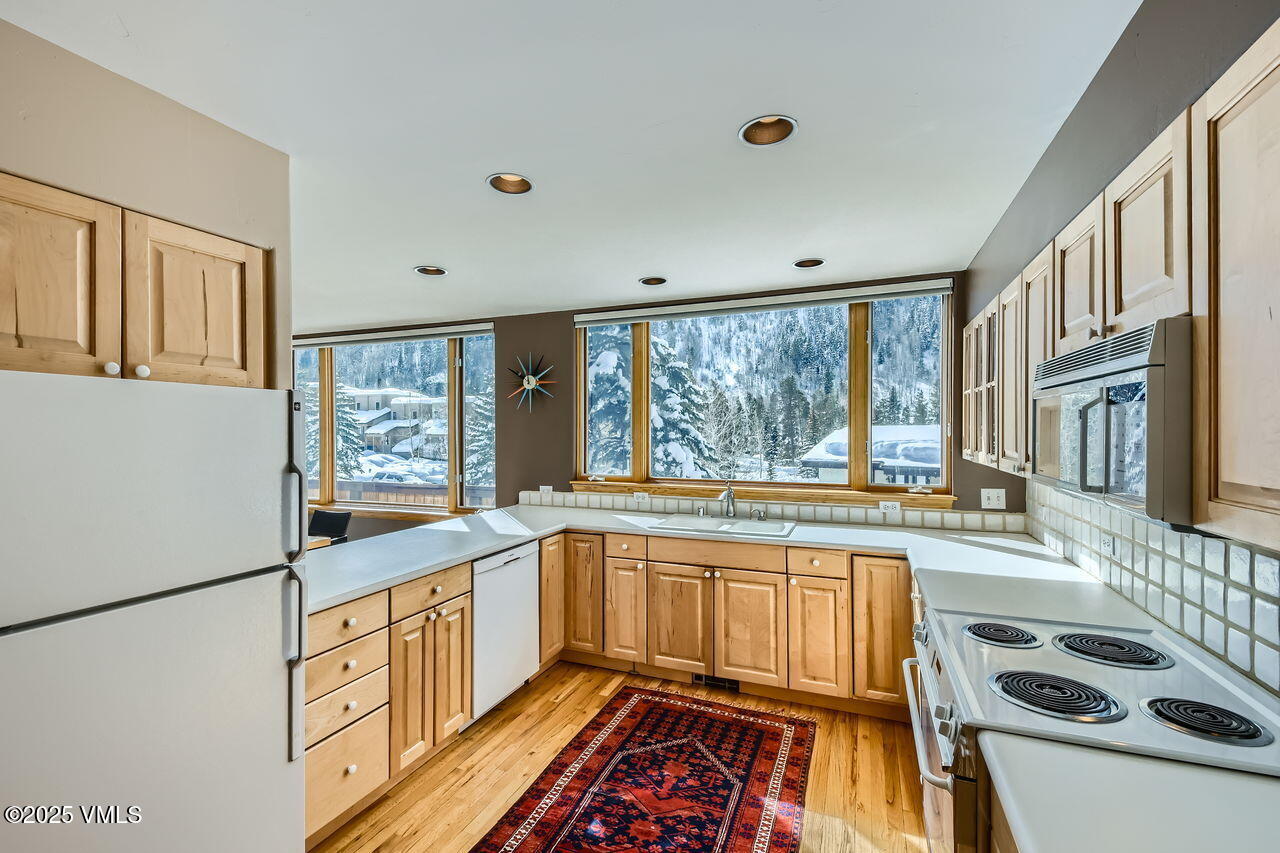 4173 Spruce Way Property Photo 10