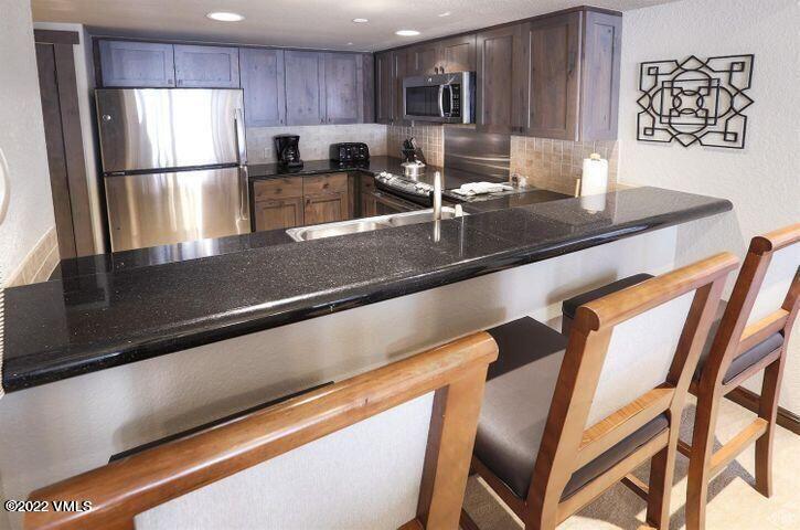 210 Offerson, 212-6 Property Photo 5