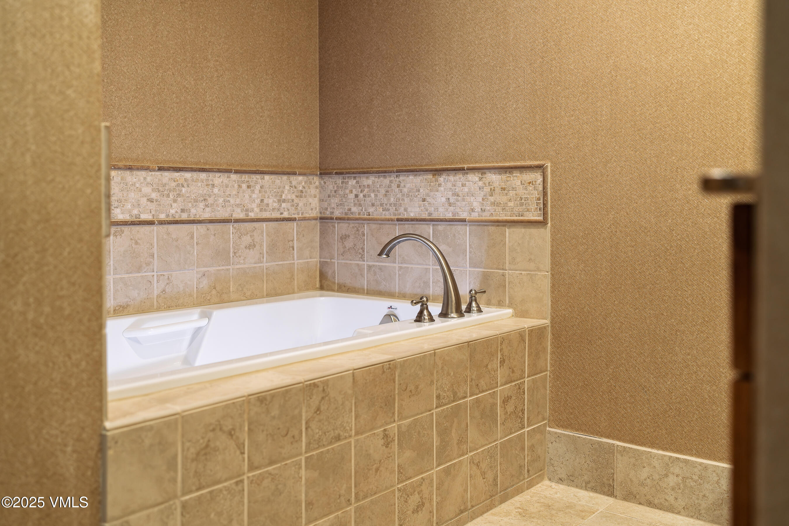 00063b Avondale 433 Week 9 Property Photo 24