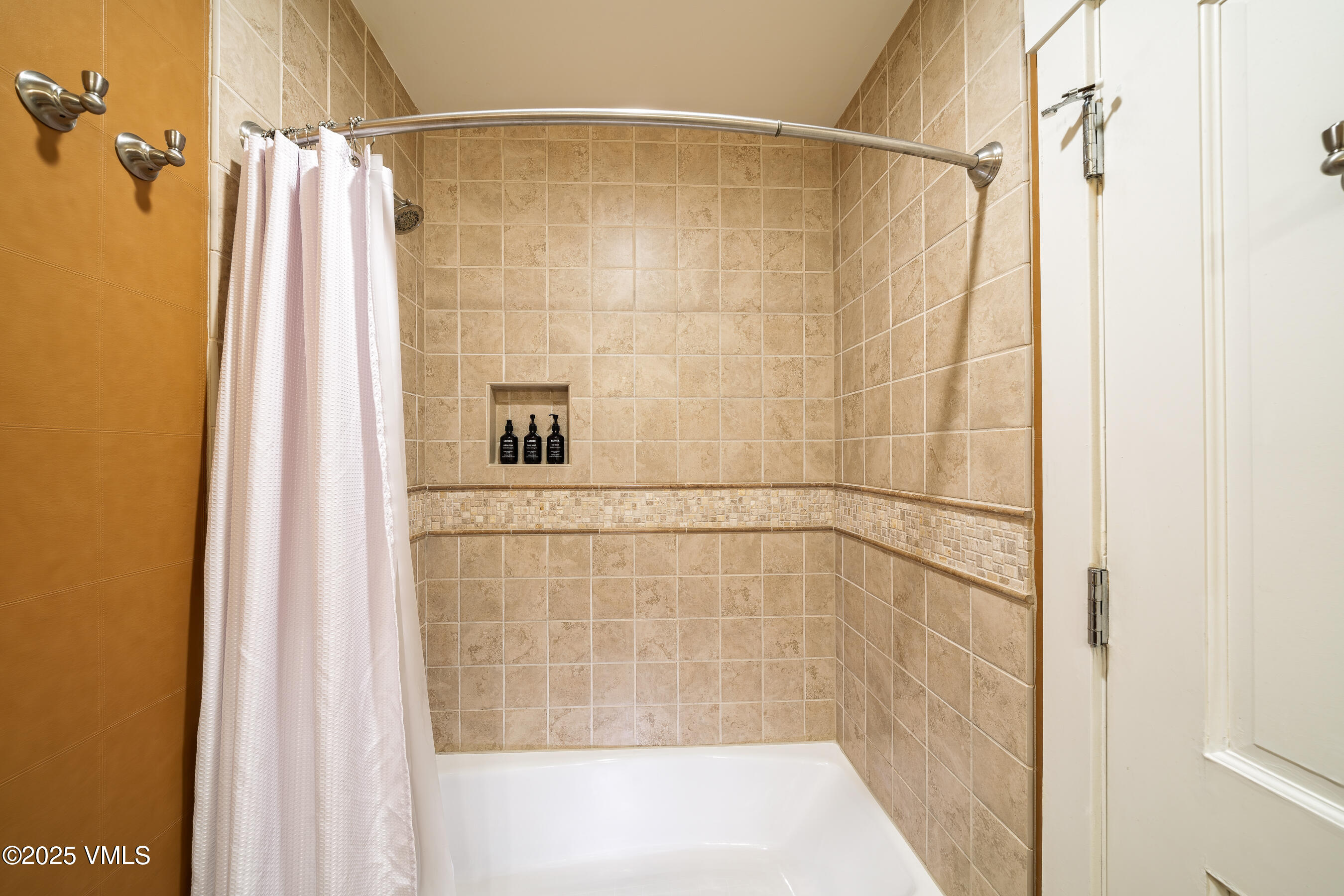 00063b Avondale 433 Week 9 Property Photo 36