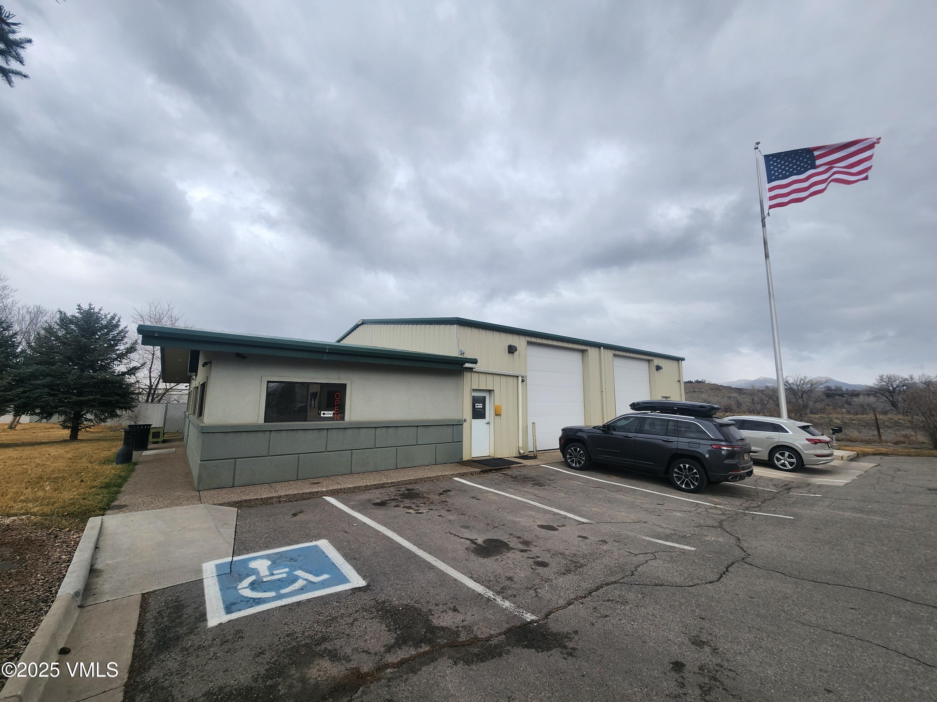 2102 Airport Road Property Photo 14