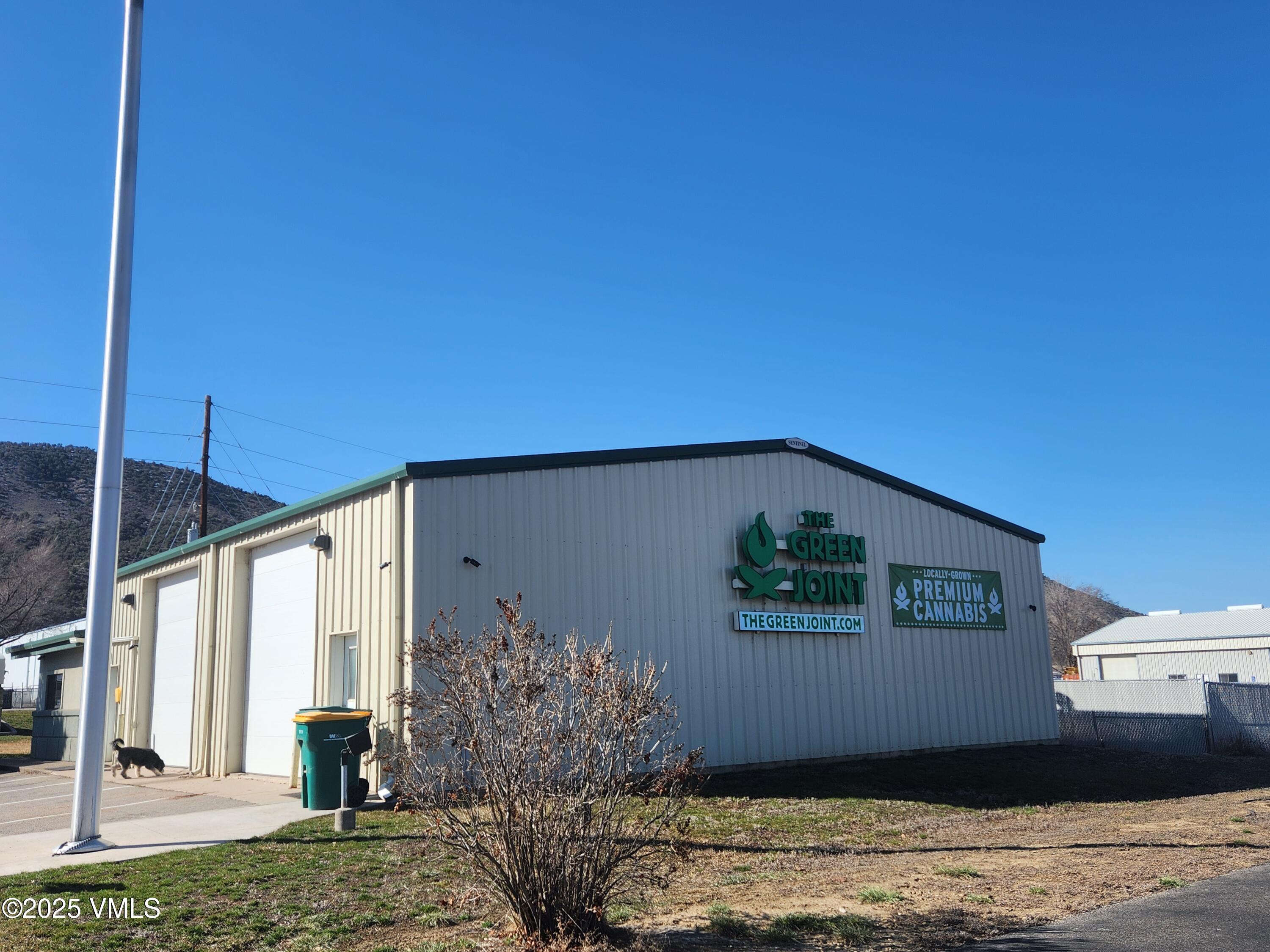 2102 Airport Road Property Photo 16