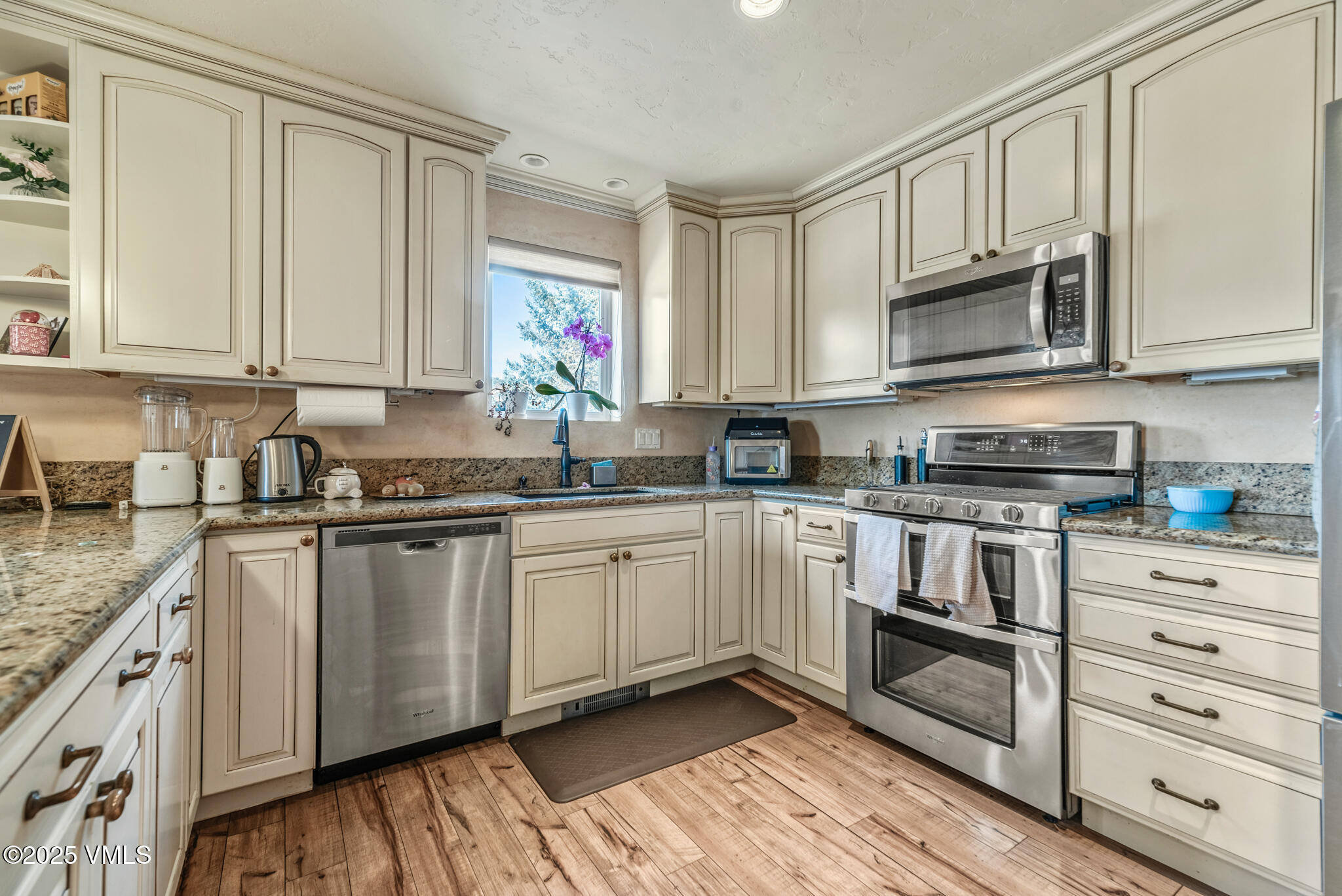 1040 Chambers Avenue, 1 Property Photo 2