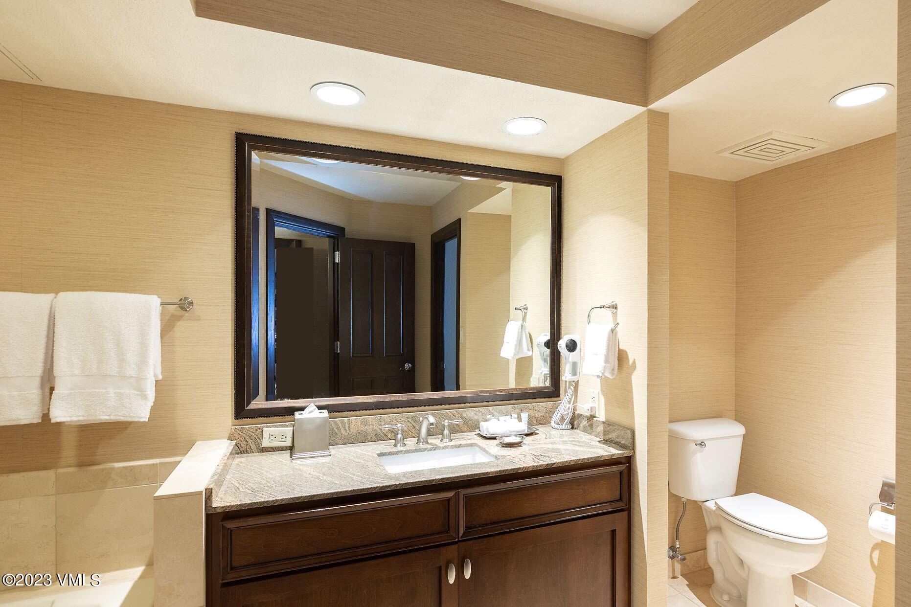 210 Offerson Road, R-310 Property Photo 13