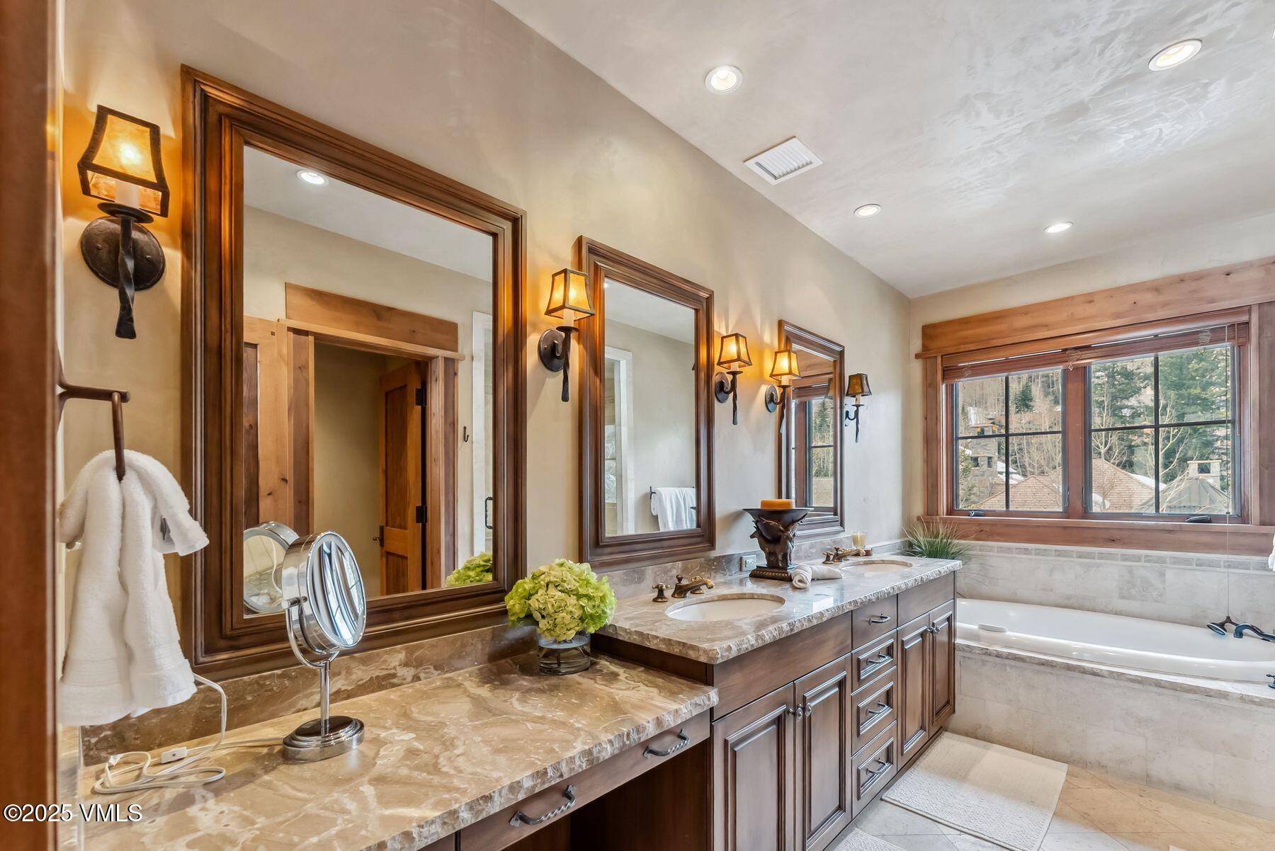 102 Village Walk Property Photo 20