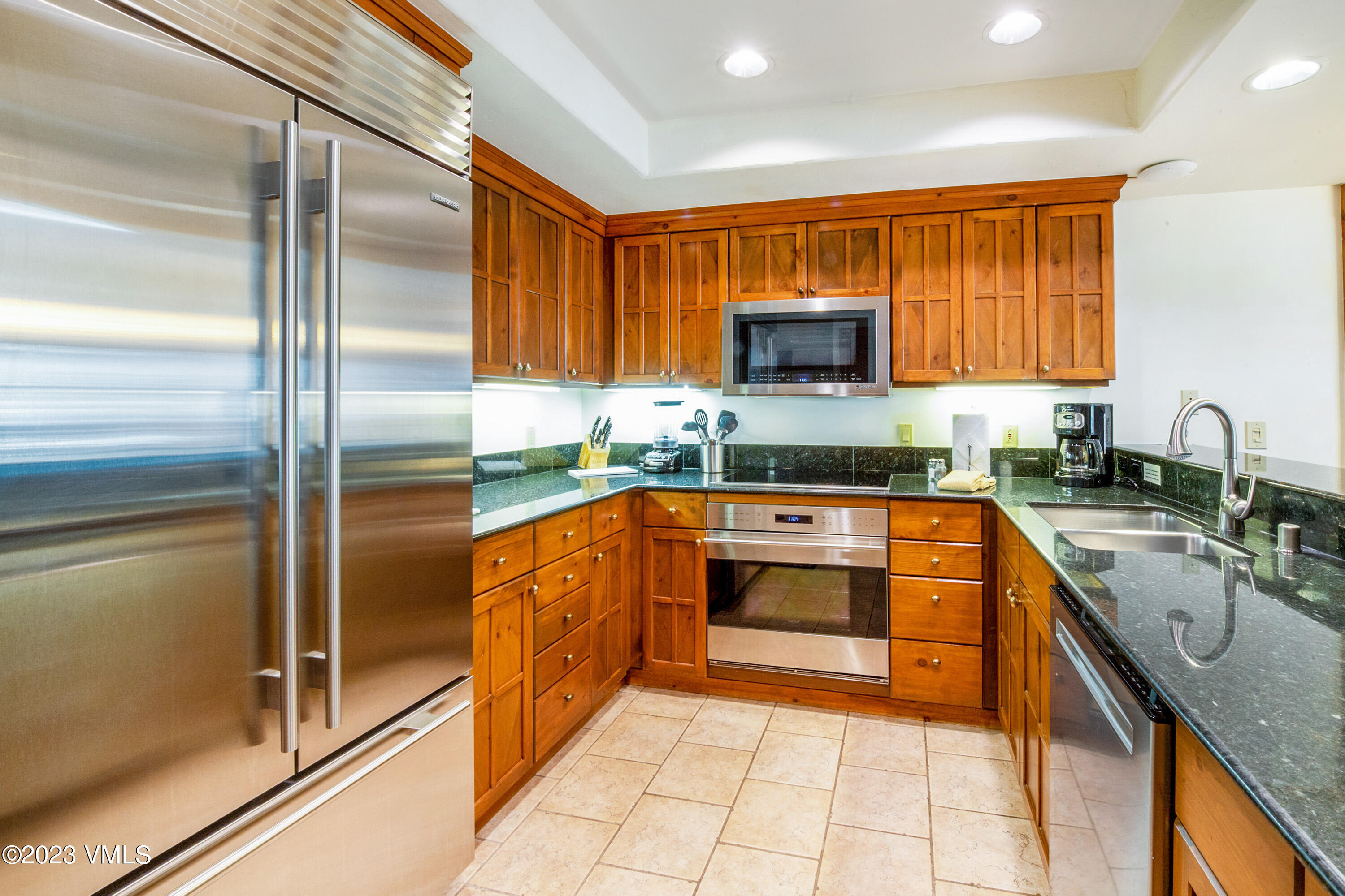 242 E Meadow Drive, 201-5 Property Photo 8