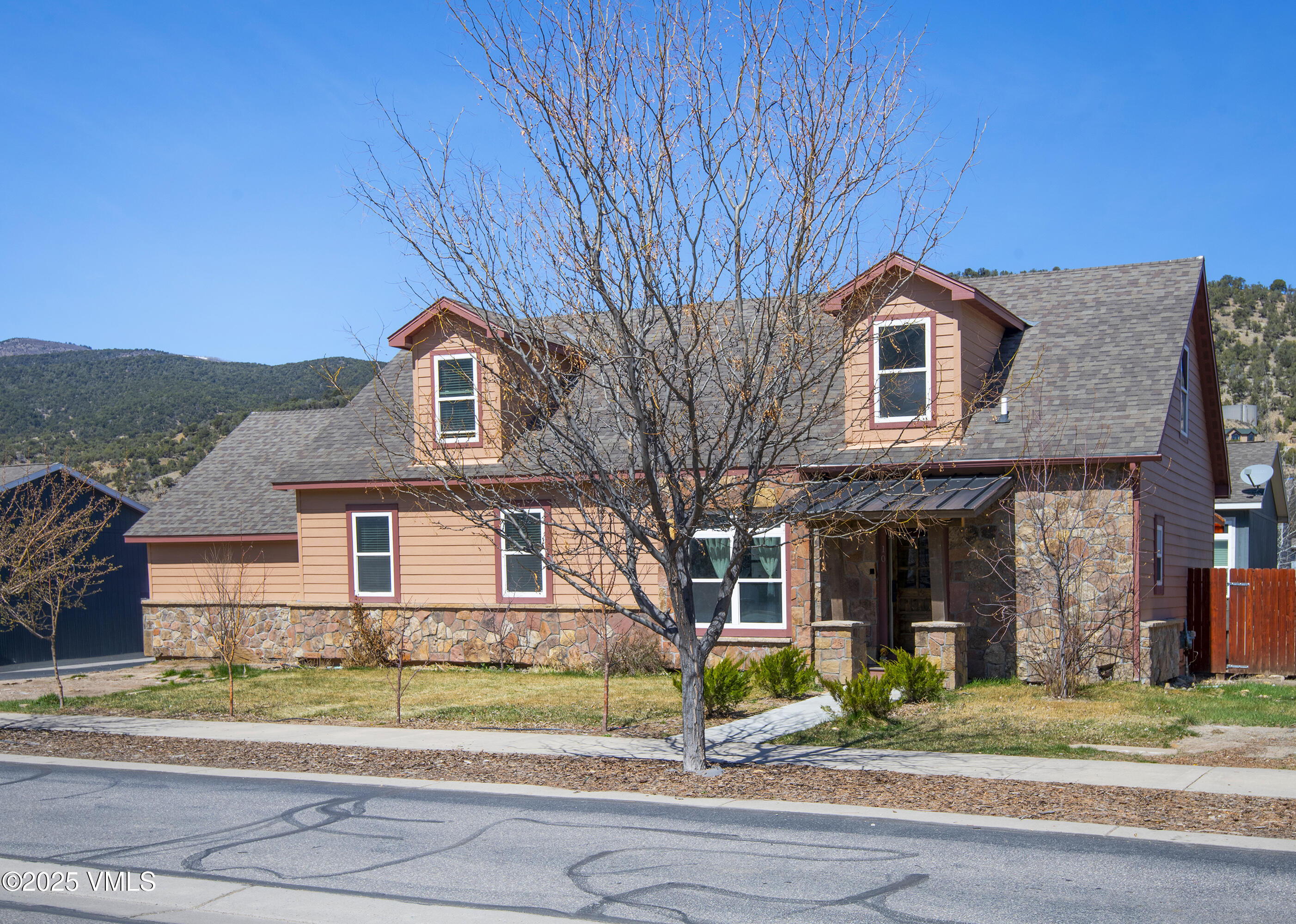 10 Salmon Loop Property Photo 1
