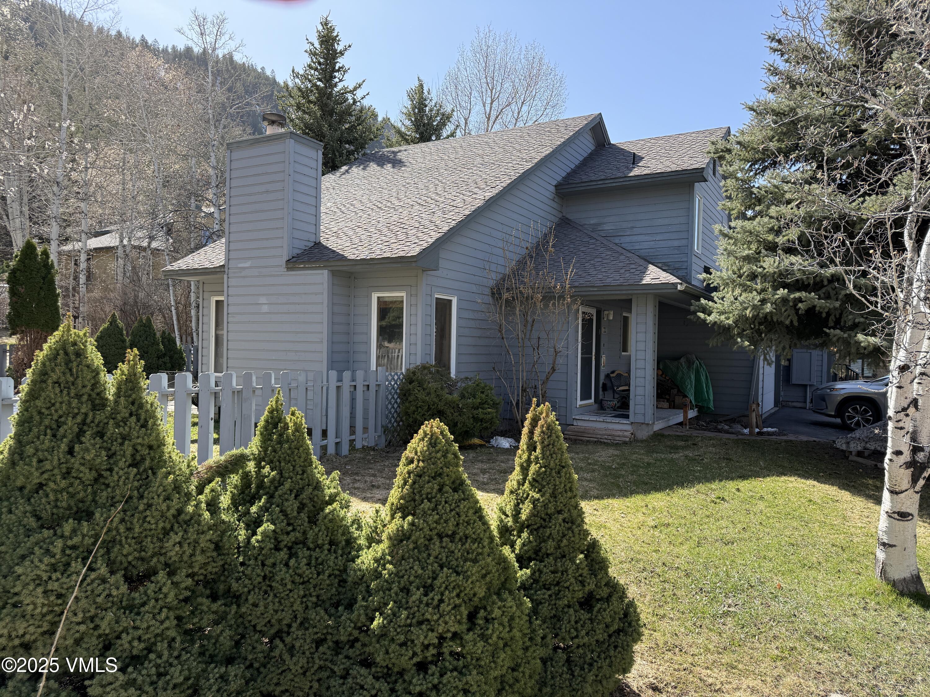 1699 Deer Boulevard, A (east) Property Photo 1