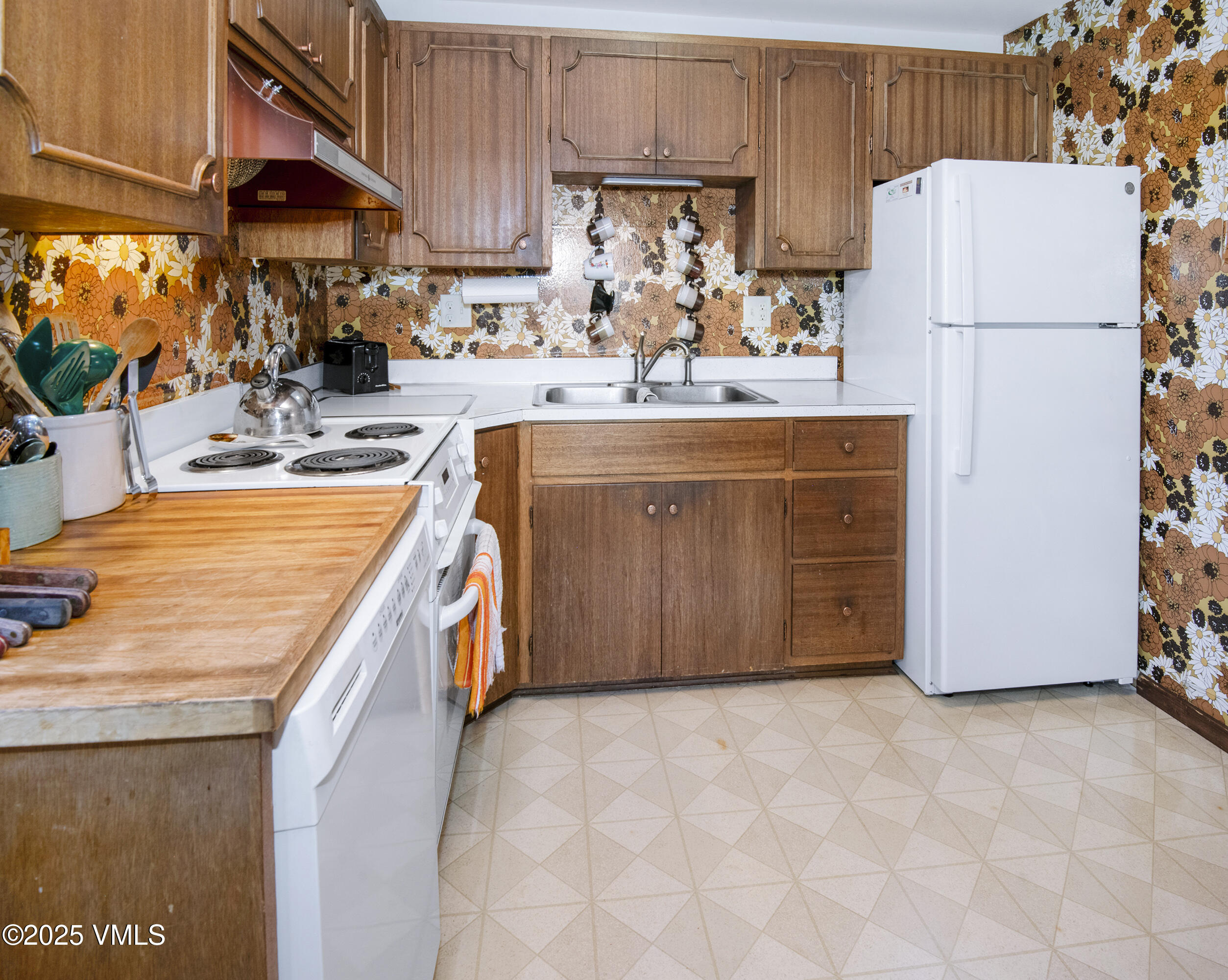 2469 Chamonix Lane, E1 Property Photo 10