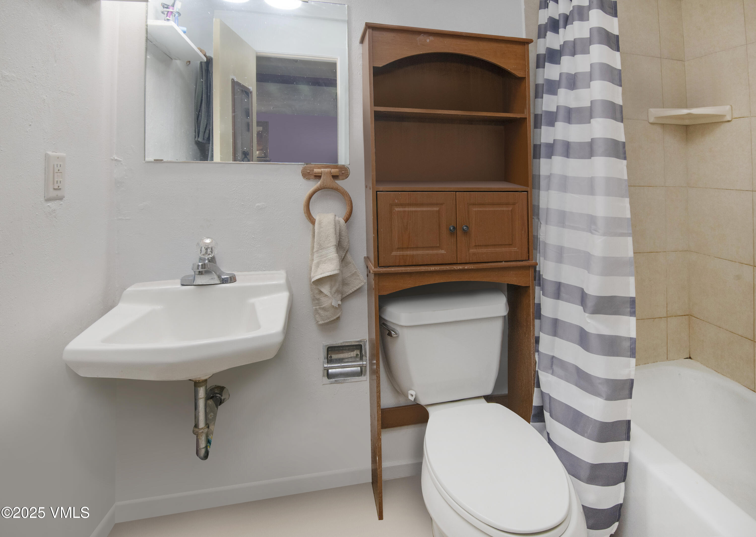 2469 Chamonix Lane, E1 Property Photo 32