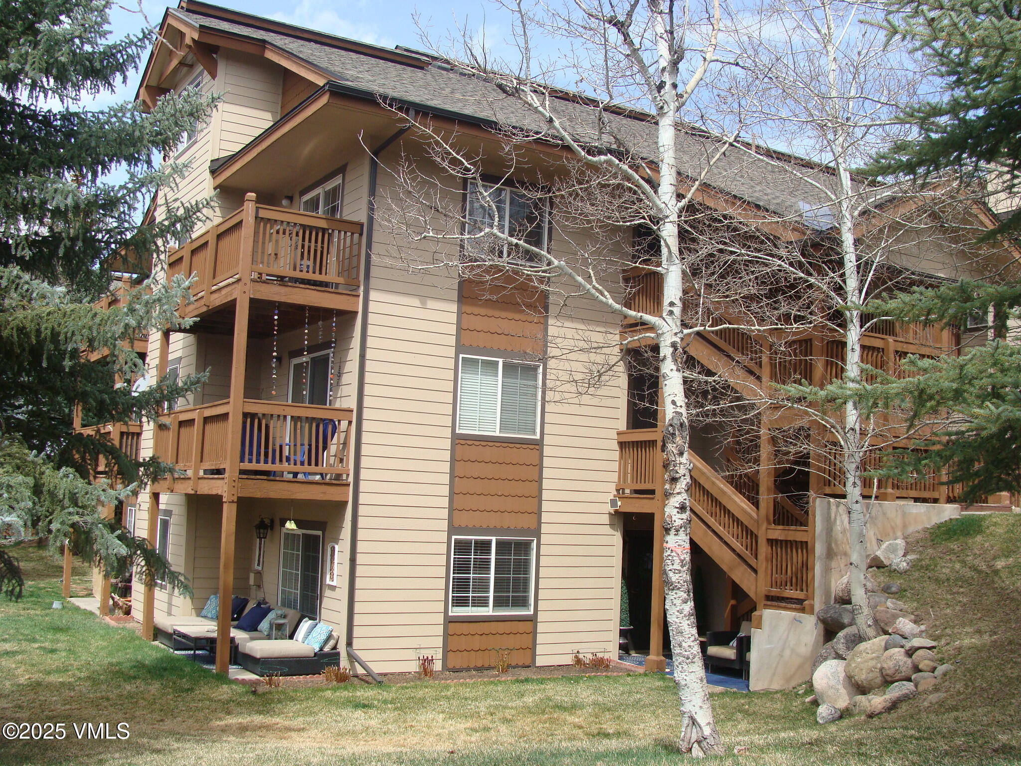 1902 Crazy Horse Circle Property Photo 1