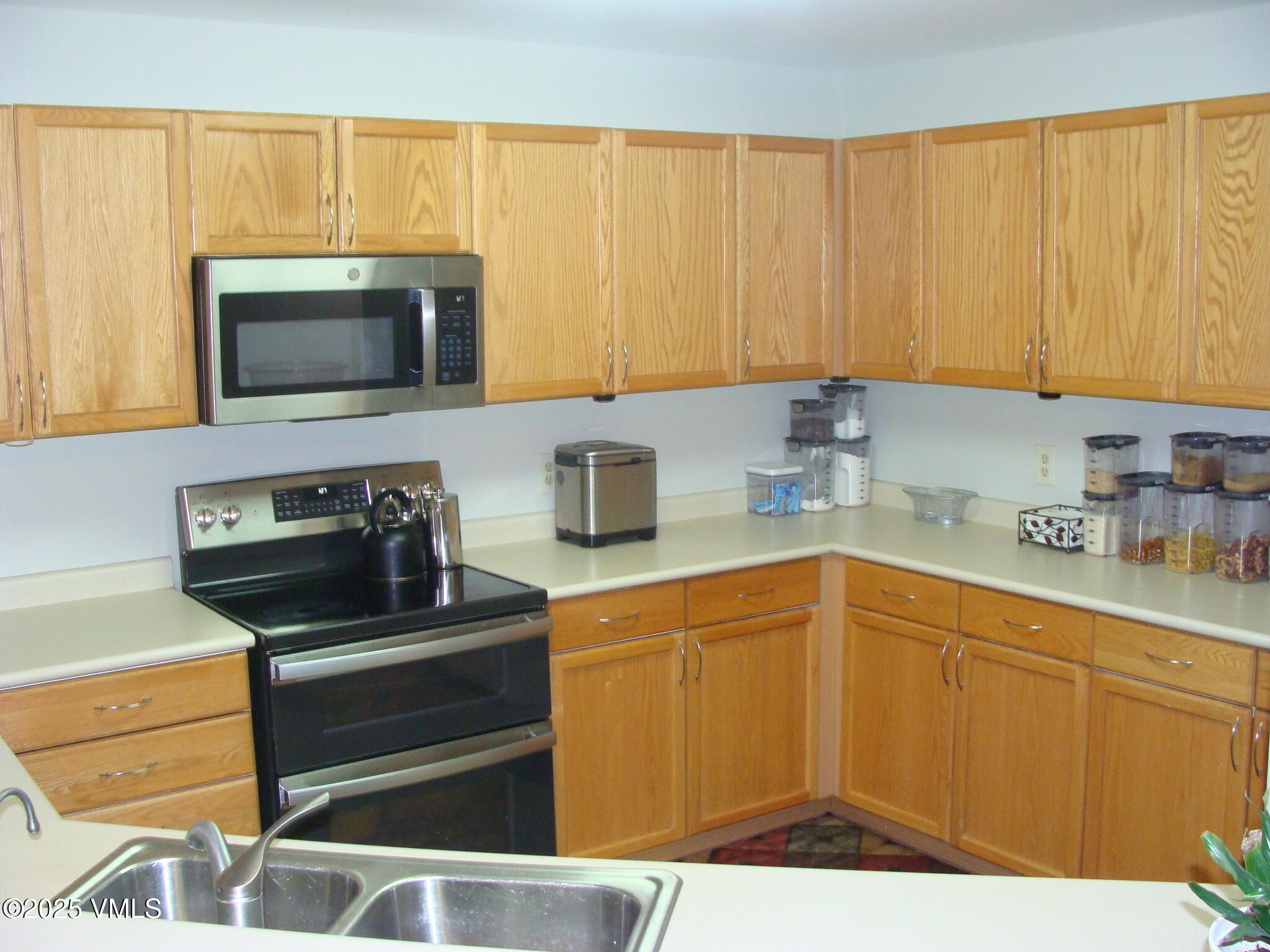 1902 Crazy Horse Circle Property Photo 3
